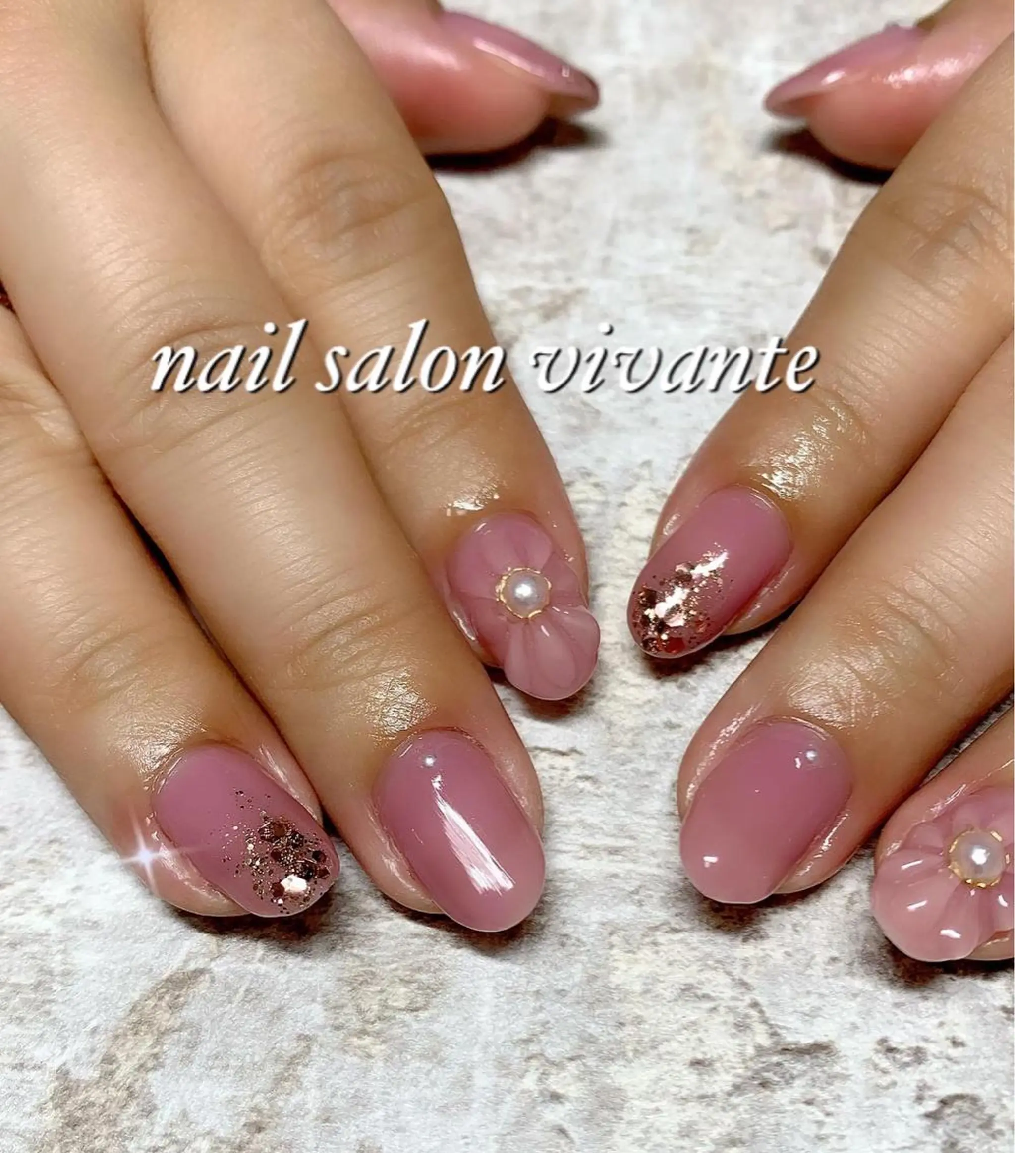 ネイル アートネイル フラワーネイル ラメ(グリッター) ワンカラーネイル ぷっくりネイル nail salon vivante所属・nail salon vivanteのネイルデザイン