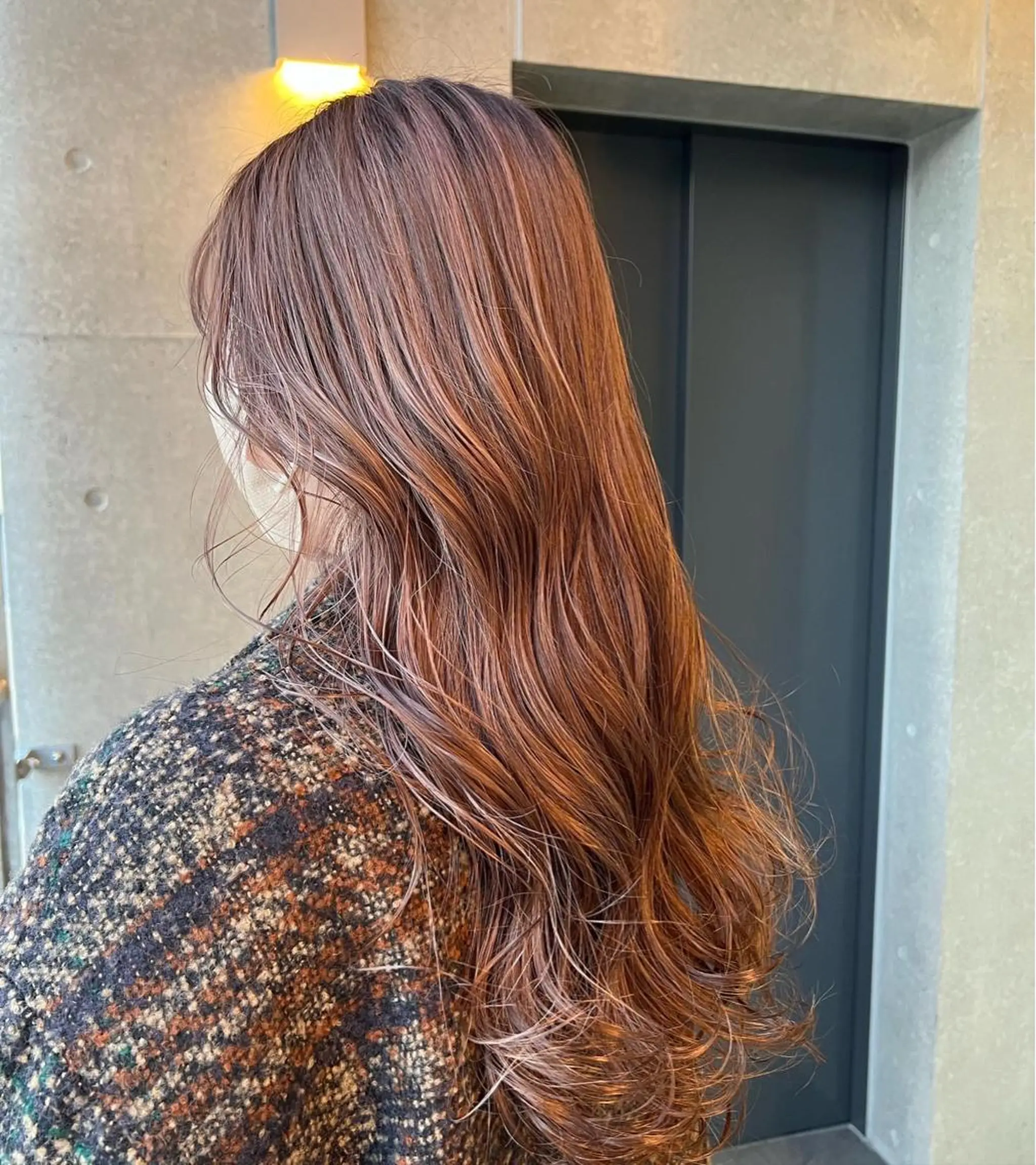 ロング カラー ベージュカラー コーラルベージュ ピンクカラー ヘアカラー DEST所属・吉野 瑳桜のヘアスタイル