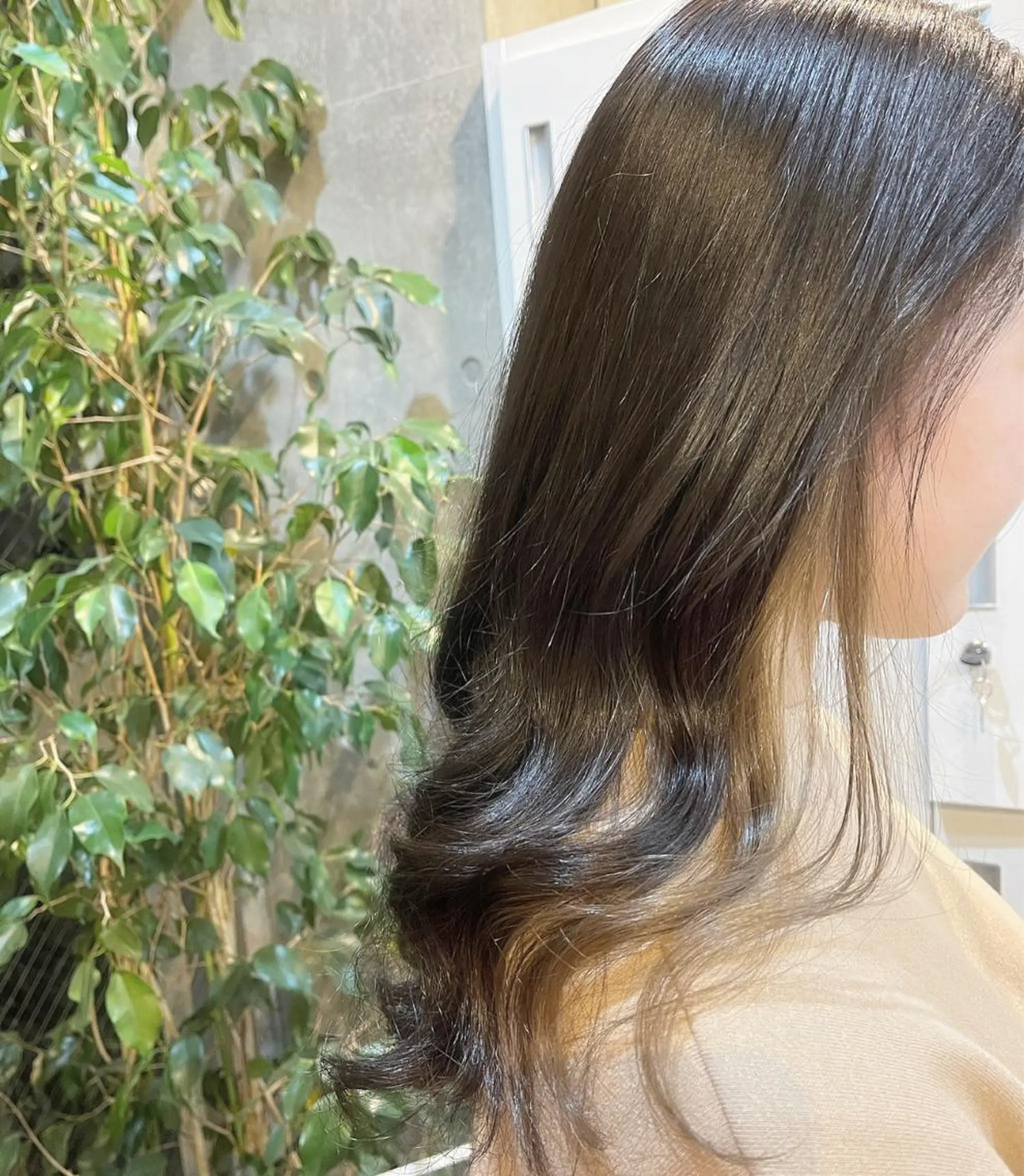 ロング カラー アディクシーカラー ベージュカラー ブリーチ ケアブリーチ ダブルカラー ヘアカラー 藤澤 夏実/インナーカラーのヘアスタイル