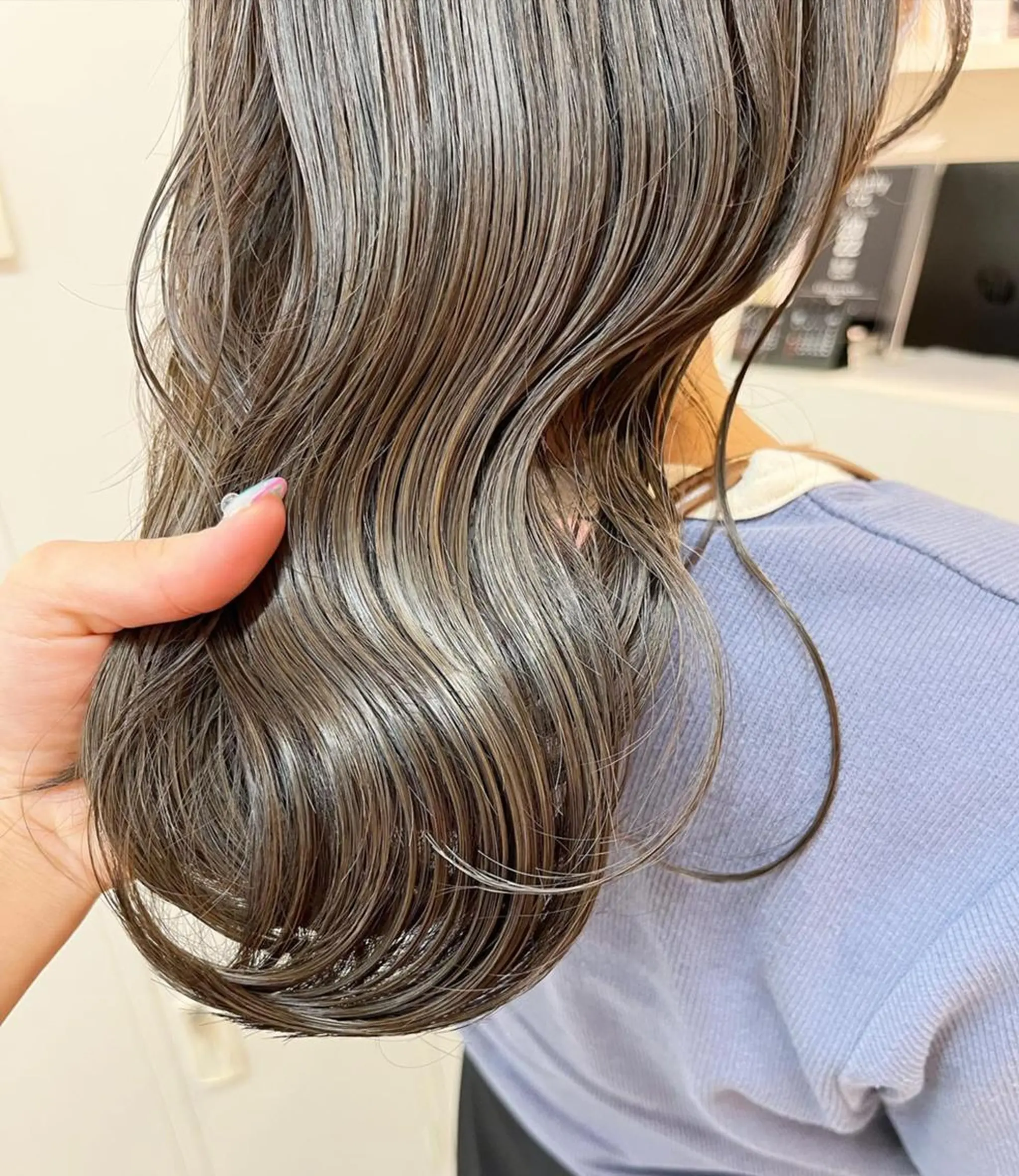 ミディアム カラー ヘアアレンジ ベージュカラー グレージュ ハイライトカラー ミルクティーベージュ くせ毛 韓国/髪質改善💘 櫻井かれんのヘアスタイル