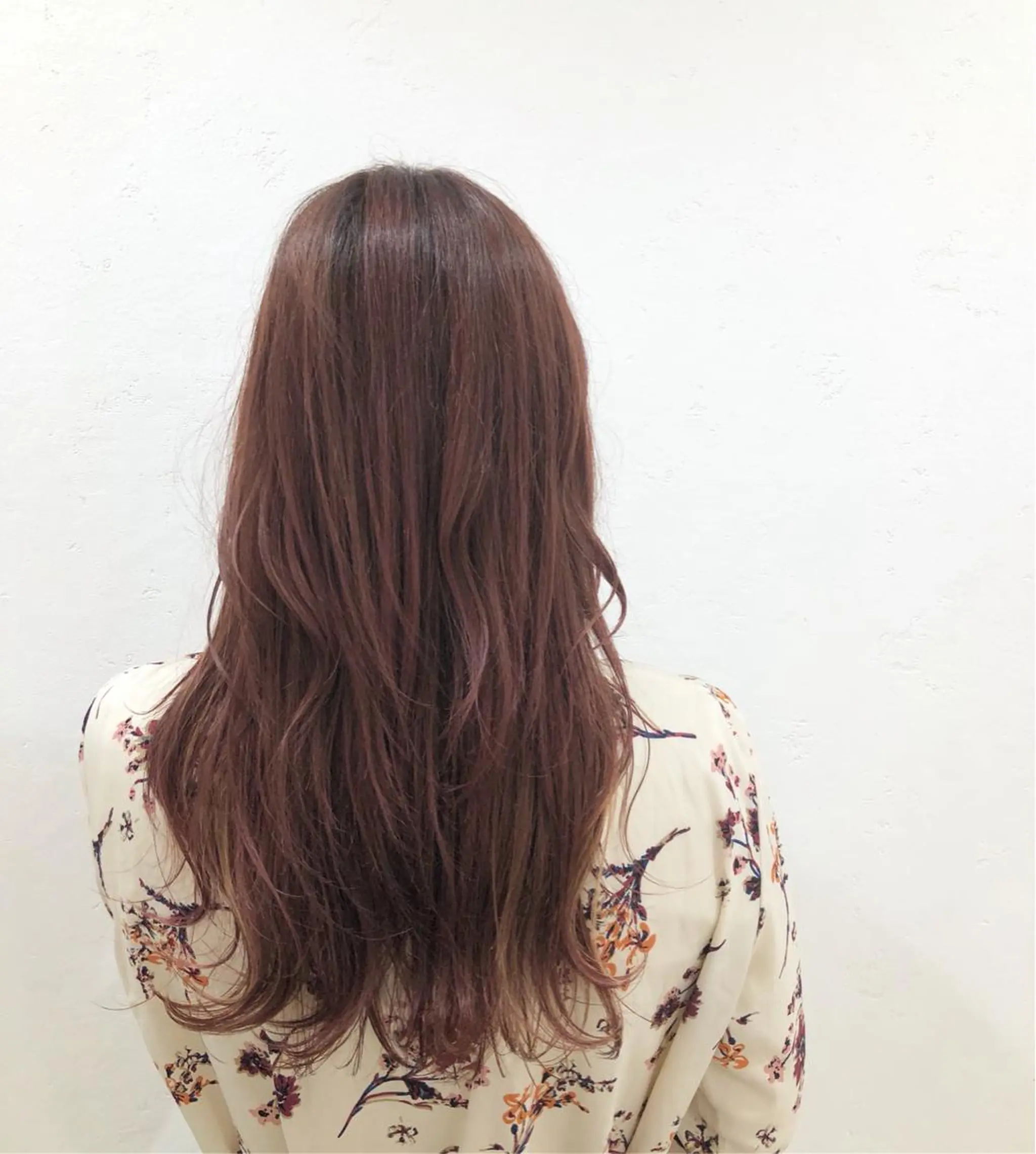 ロング カラー ブリーチ ハイライトカラー ピンクカラー ハイライト カット トリートメント 透け感カラー🫧 加納トモヒロのヘアスタイル