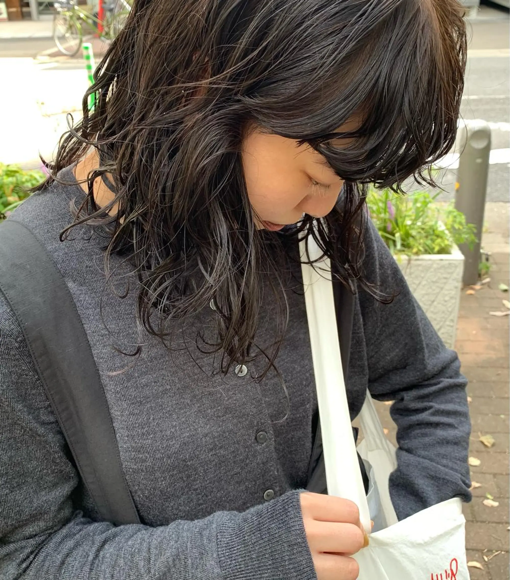 ミディアム カラー 透明感カラー 岡あかね🍐 透明感カラーのヘアスタイル