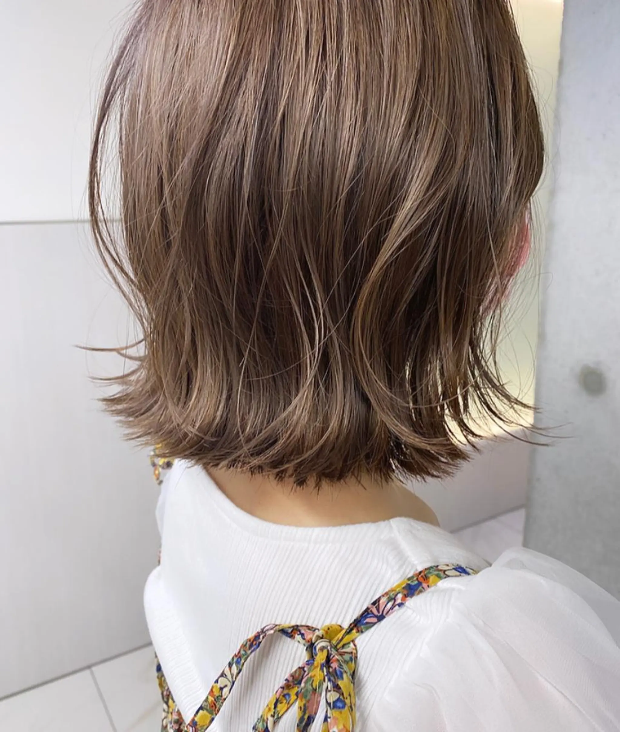 ミディアム カラー ベージュカラー ボブ カット ヘアカラー フクダ ジュリのヘアスタイル