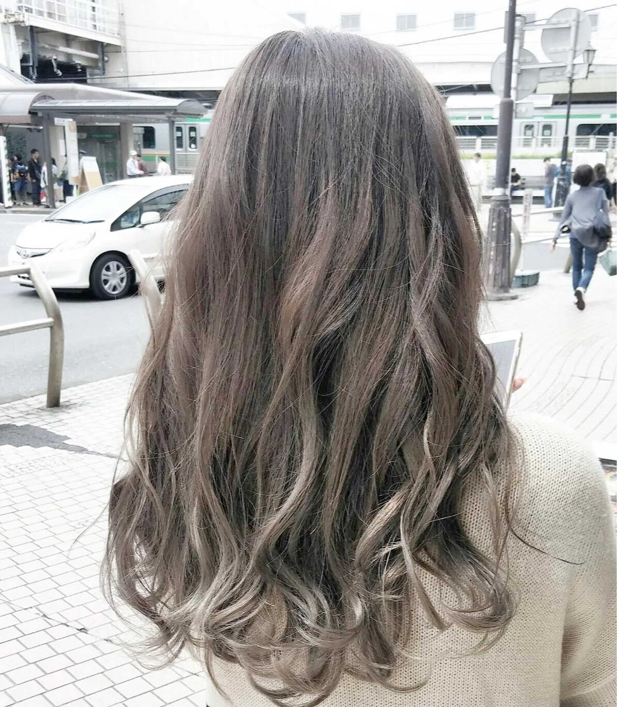 ロング カラー グラデーションカラー グレージュ ハイライトカラー ハイライト ブリーチ無しカラー 👑店長　平松　由のヘアスタイル
