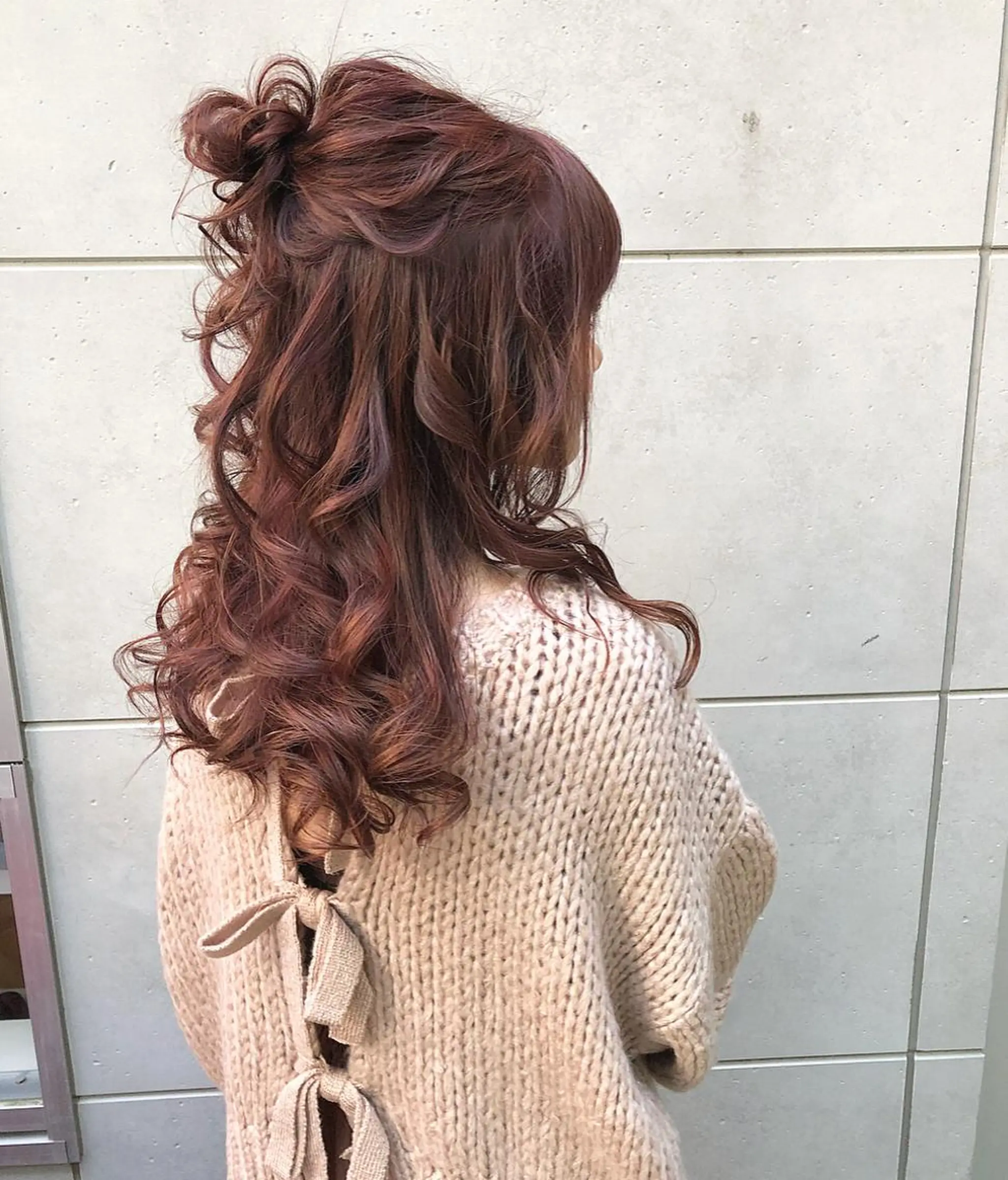セミロング カラー ヘアアレンジ ハーフアップ お団子ヘア ピンクカラー autre所属・大久保 ひでなりのヘアスタイル