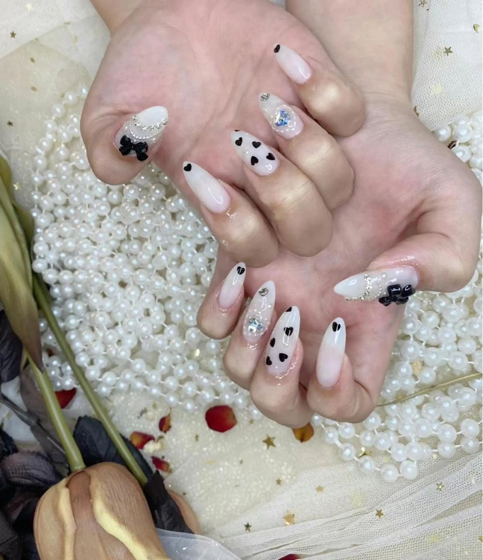 ネイル ハート リボン ホワイト Babarla Nailのネイルデザイン