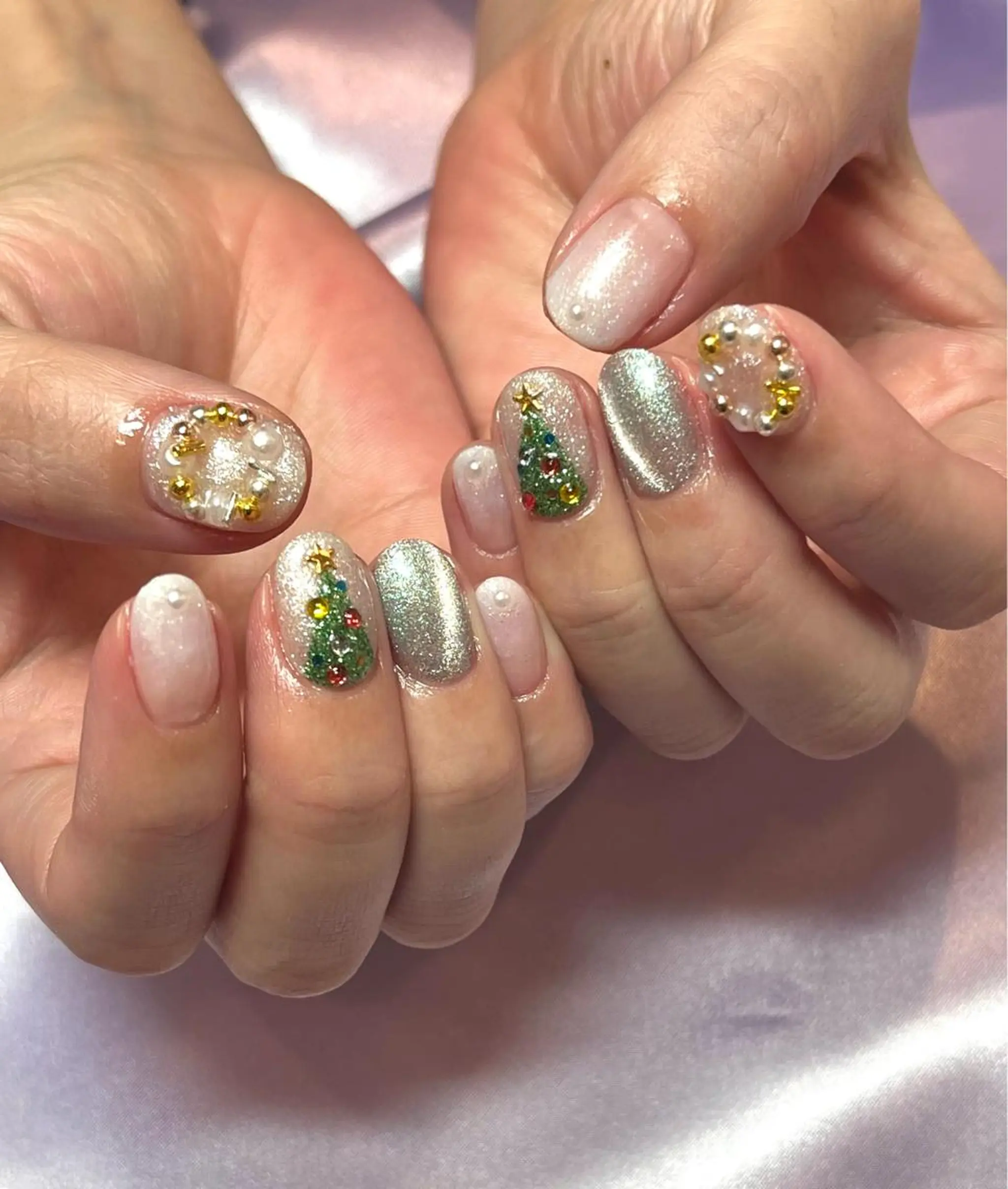 ネイル キラキラネイル マグネットネイル 冬ネイル クリスマス para ☀︎ sol by BECK所属・Para Sol nail　Maoのネイルデザイン