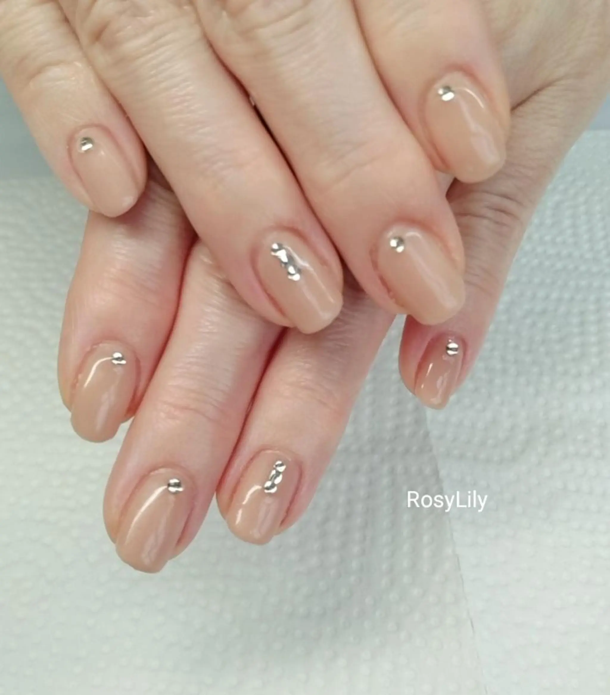 ネイル ワンカラーネイル ストーンネイル ハンドネイル ハンドケア プライベートサロン RosyLily所属・プライベートサロン Rosy Lilyのネイルデザイン