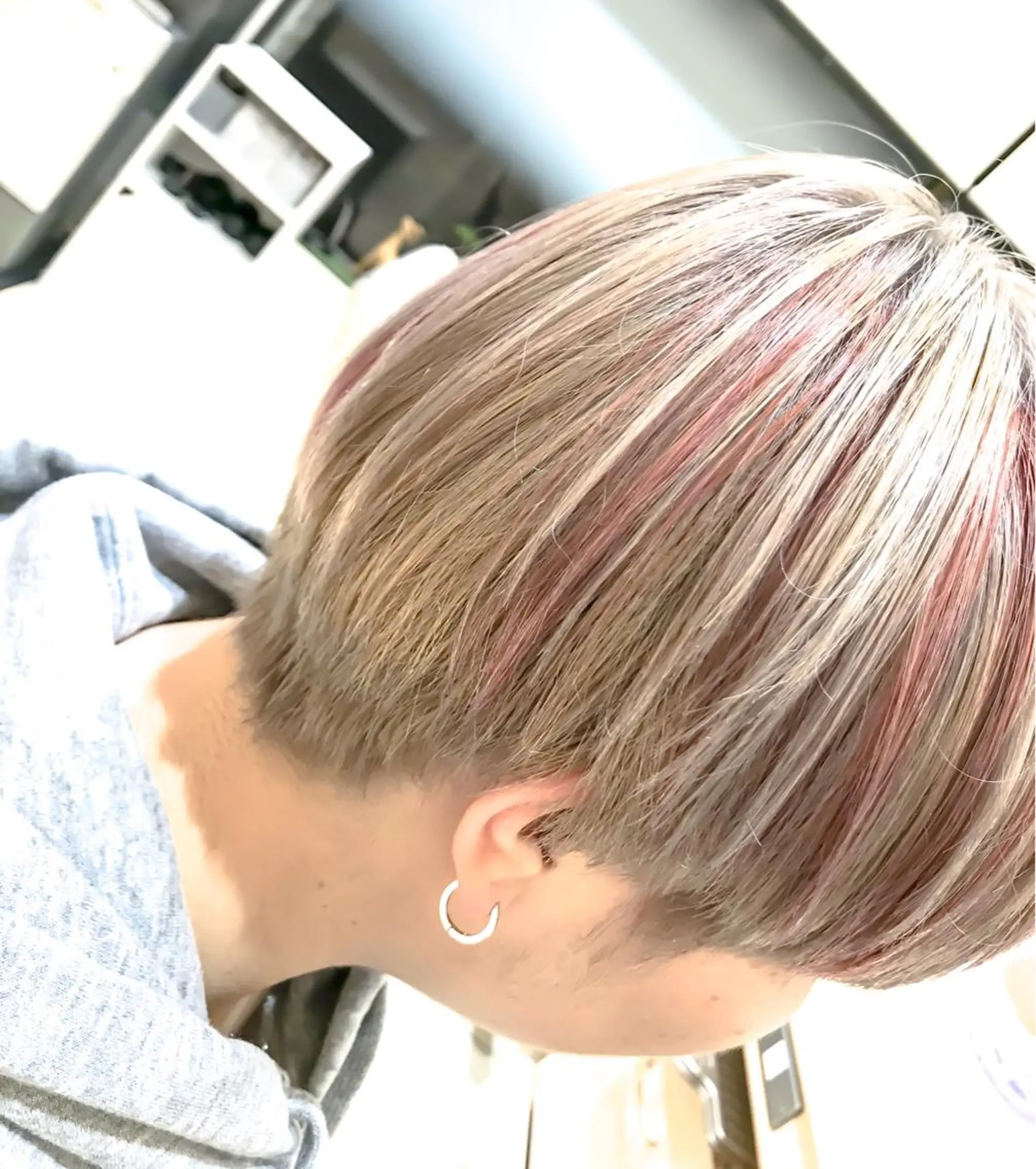 ショート カラー ブロンド デザインカラー 内田 敦士のヘアスタイル