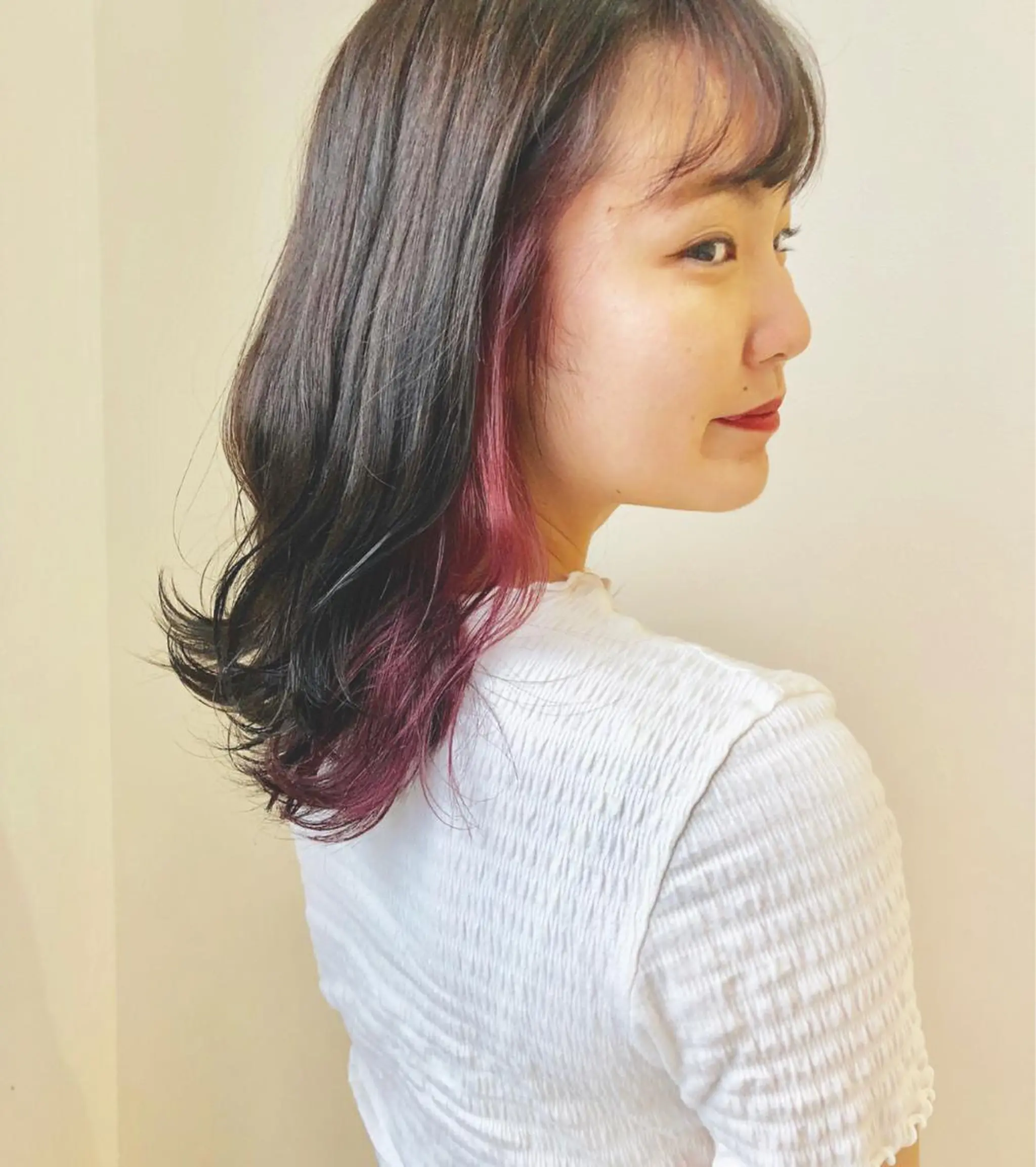 ミディアム カラー ピンクカラー 岩田 萌那のヘアスタイル