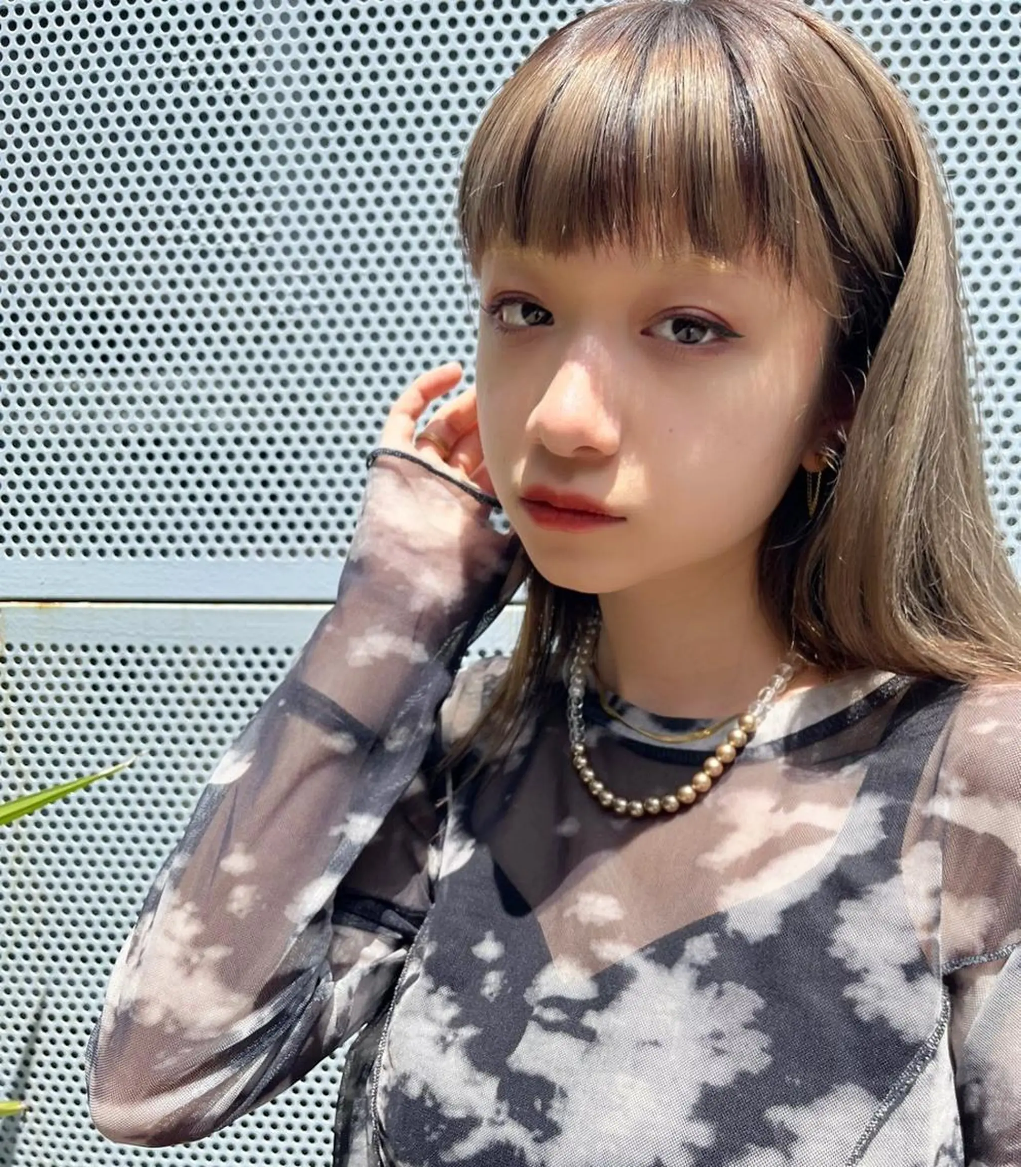 ミディアム カラー ヘアアレンジ ブリーチ デザインカラー インナーカラー くせ毛 髪質改善 韓国/髪質改善💘 櫻井かれんのヘアスタイル