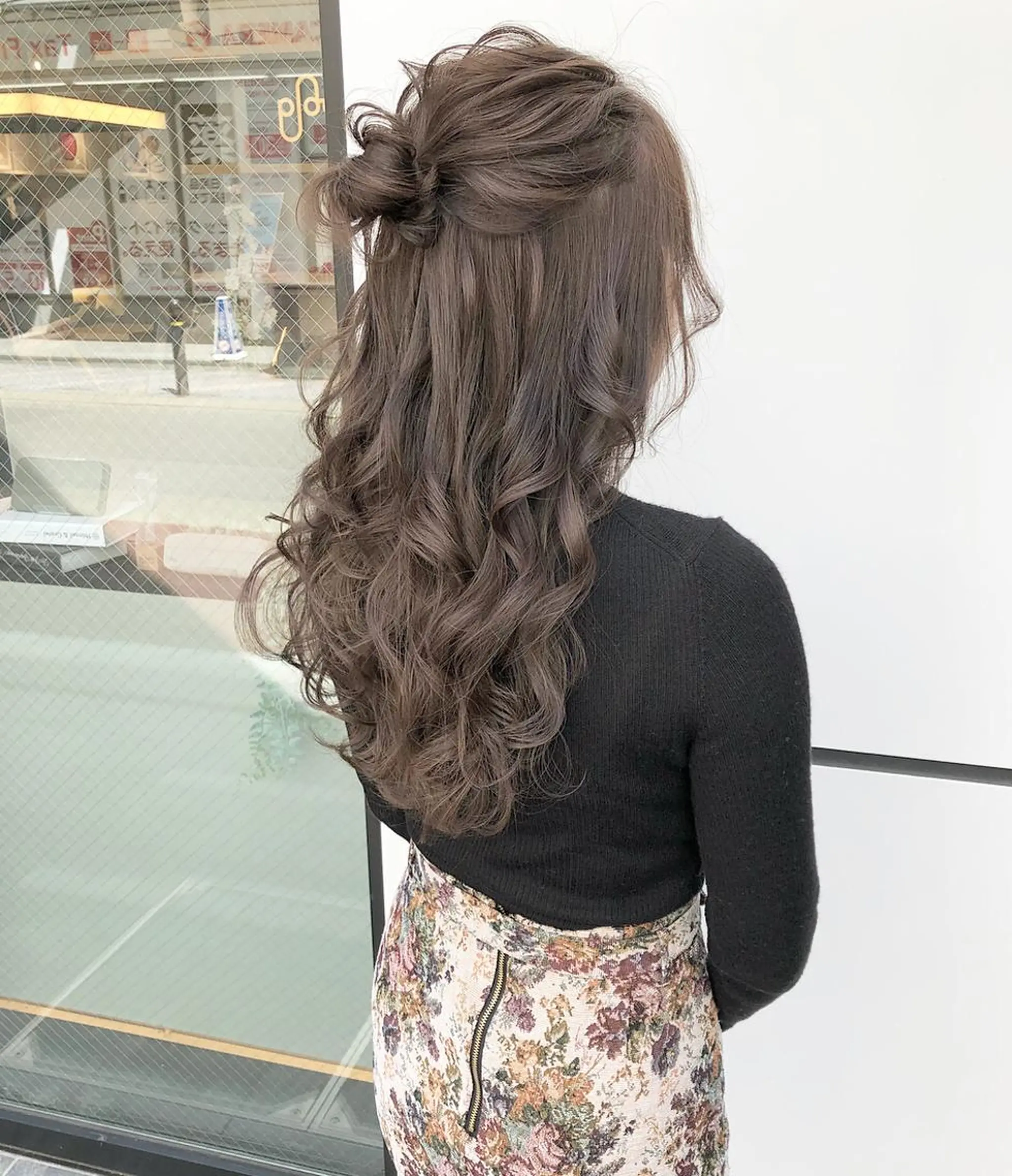 ロング カラー ヘアアレンジ ハーフアップ ショコラグレージュ グレージュ autre所属・大久保 ひでなりのヘアスタイル