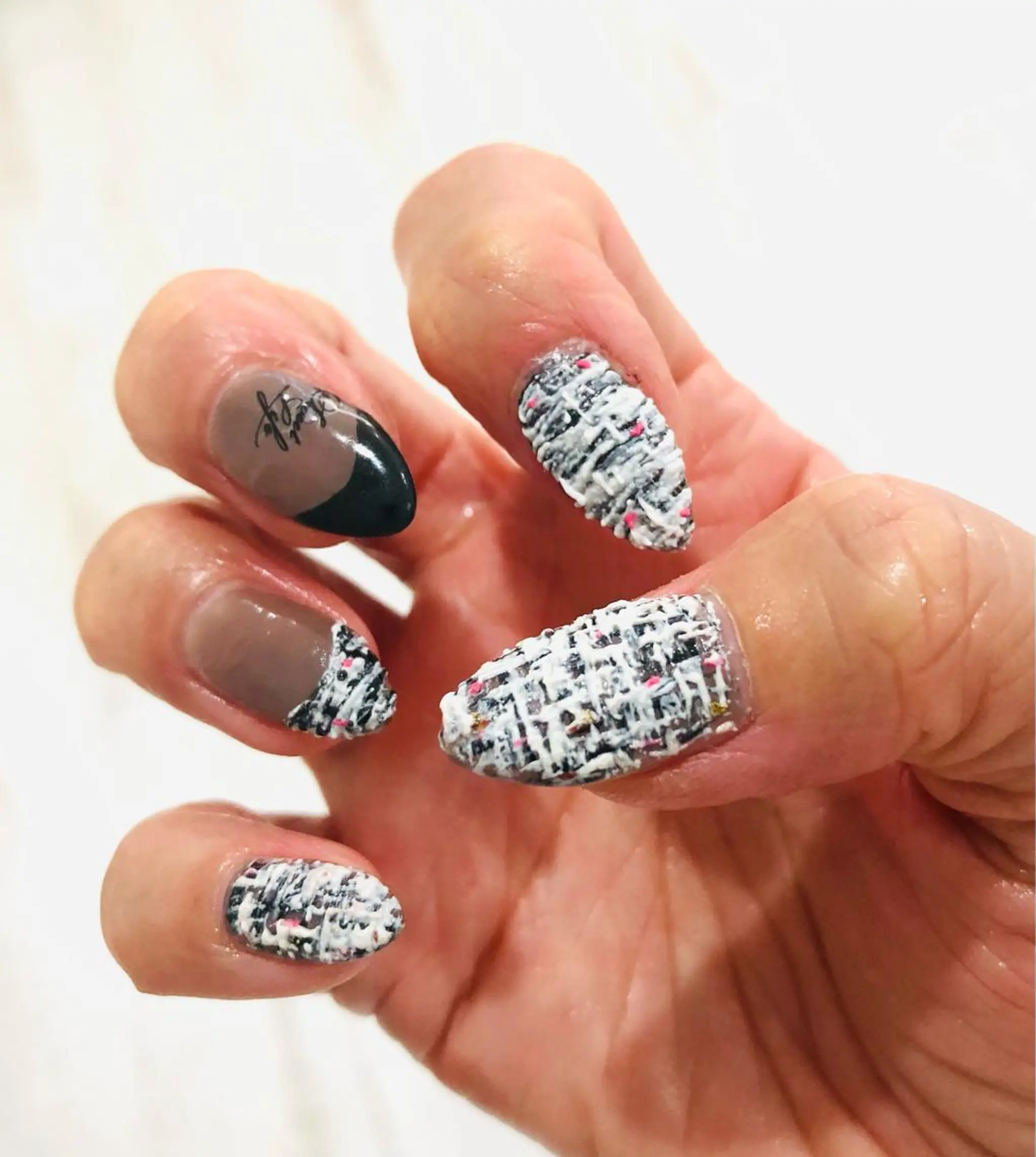 ネイル ニュアンスネイル ツイードネイル 冬ネイル クリスマス H3(エイチスリー)所属・H3 hitoのネイルデザイン