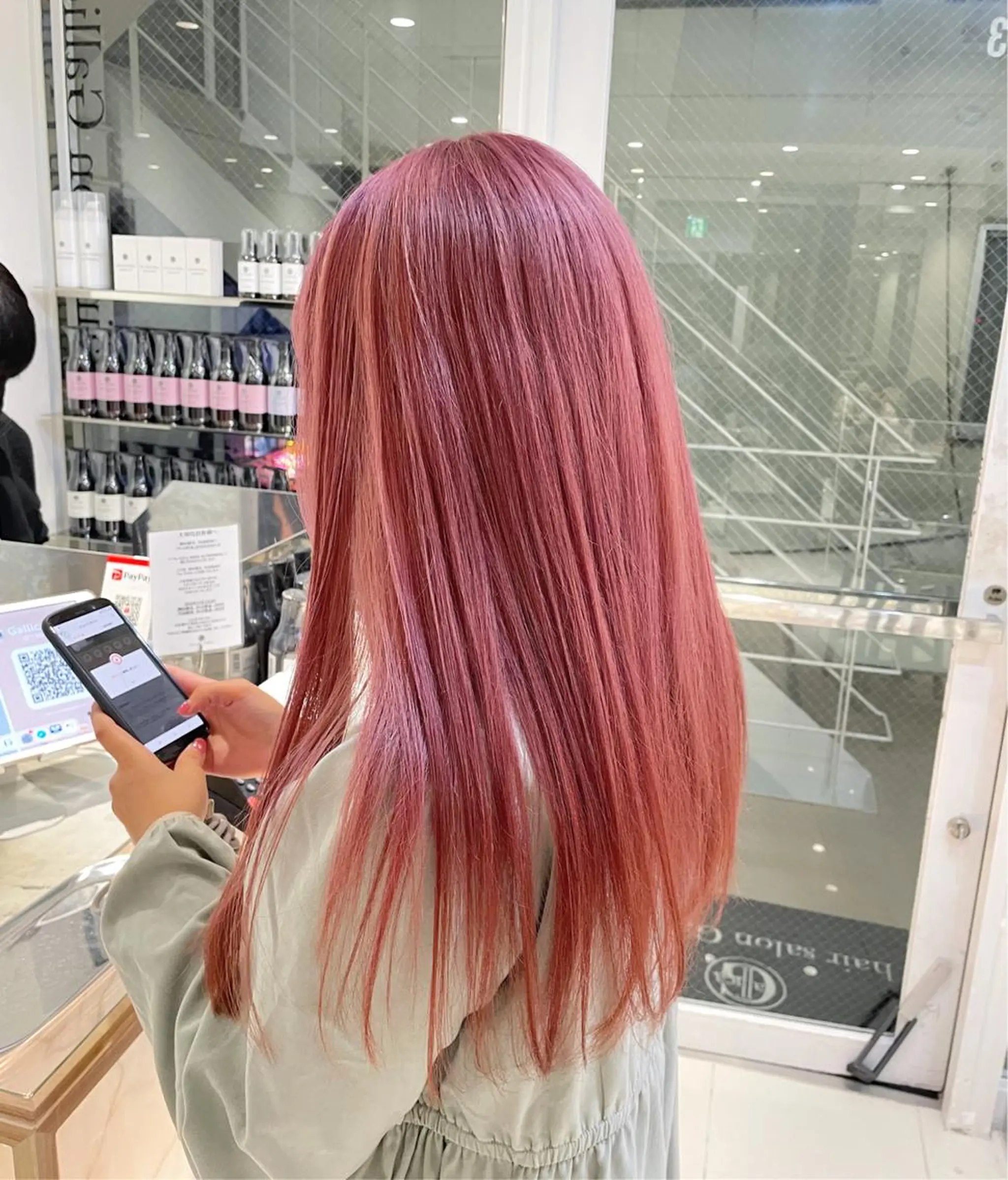 ロング カラー ヘアアレンジ アッシュ ピンクカラー ピンクアッシュ ヘアカラー トリートメント ヘッドスパ ヘアセット 艶髪✨寒色カラー✨ 翁長孝輔のヘアスタイル