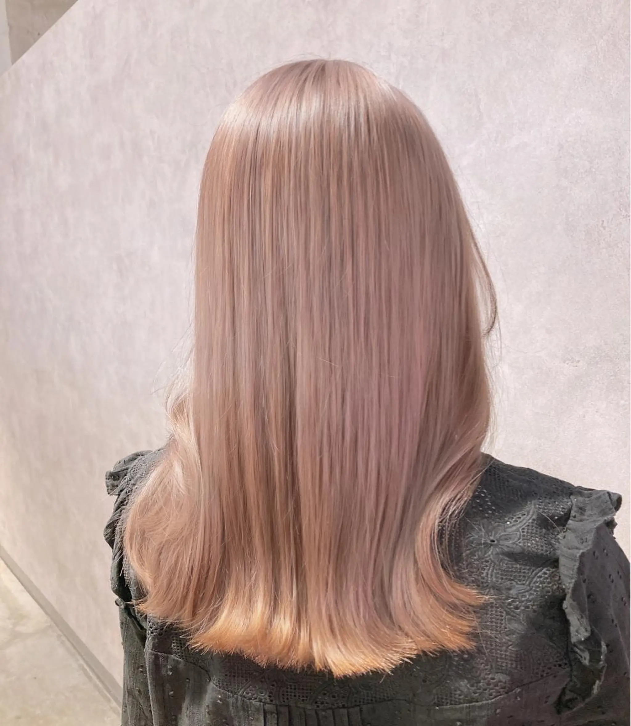 セミロング カラー ベージュカラー ブリーチ ピンクカラー ピンクベージュ カット ヘアカラー トリートメント GO TODAY SHAIRE SALON 渋谷モディ所属・スキバサミを使わない カット🌼唯🌼のヘアスタイル