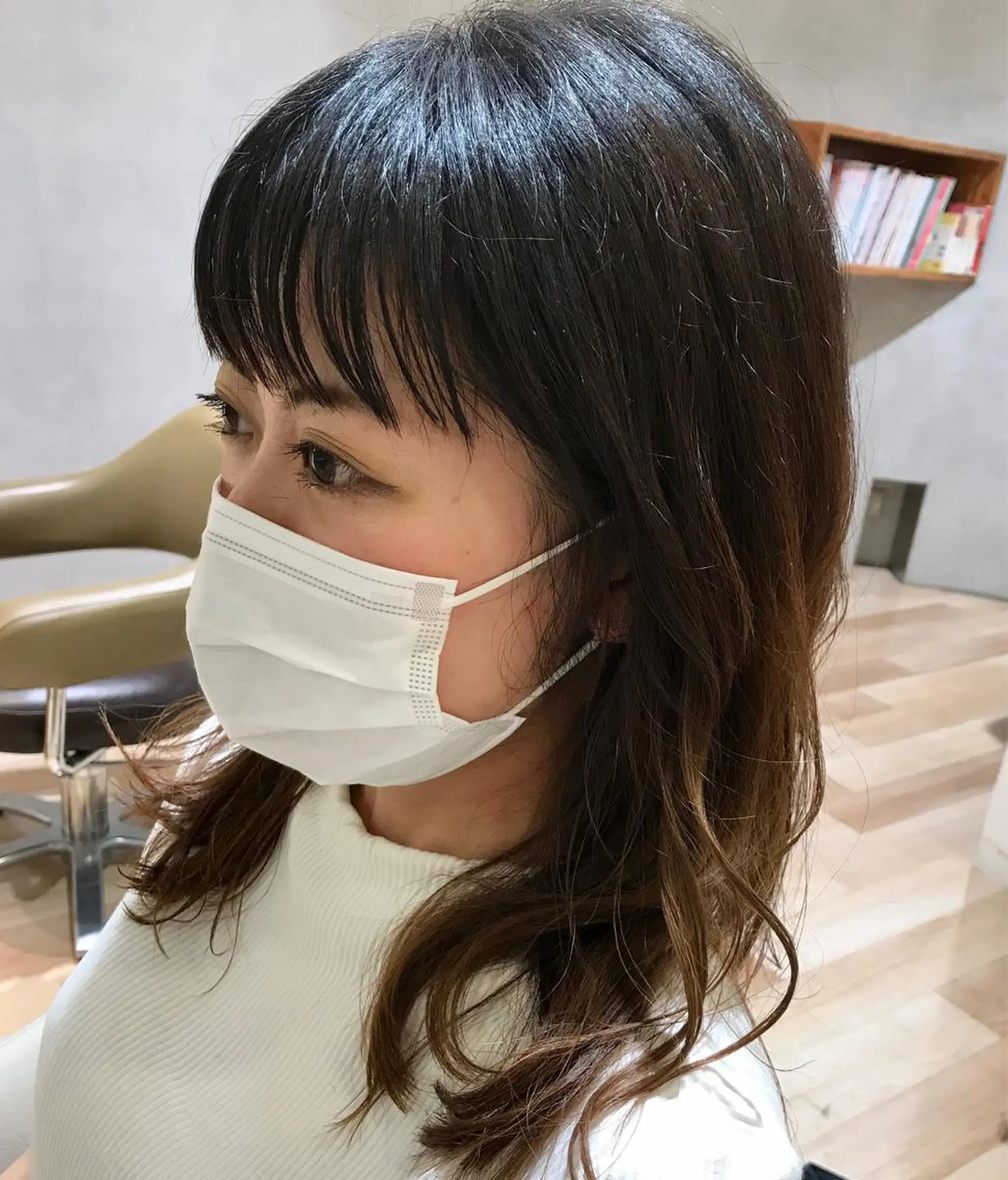 セミロング シースルーバング ブリーチ/レイヤー 🌻Mutsumiのヘアスタイル