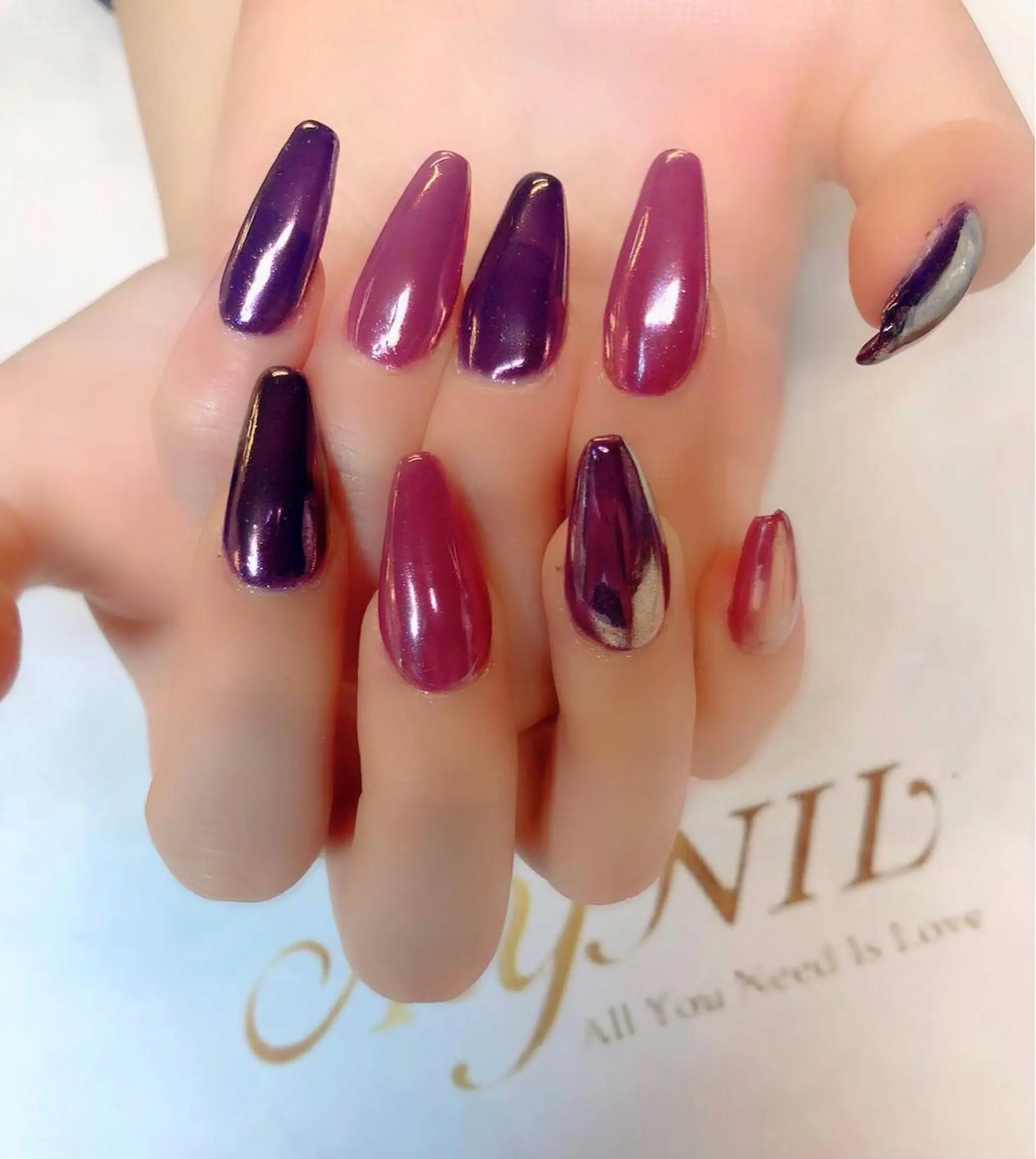 ネイル ミラーネイル ハンドネイル フットネイル ハンドケア 🦋AYNIL🦋 ナチュラル専門店♥️のネイルデザイン
