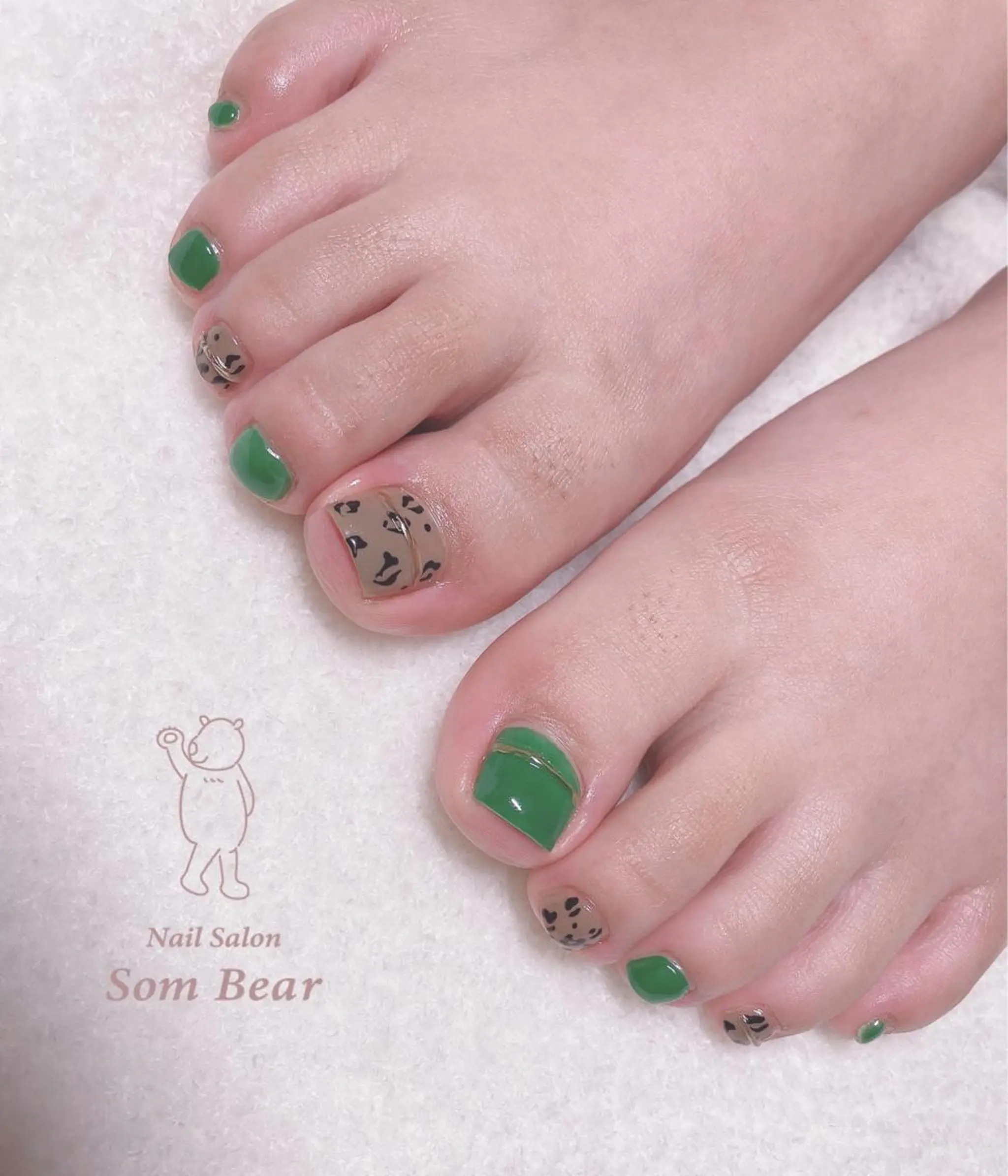 ネイル フレンチネイル ゴージャス グラデーション 持ち込み ワンカラーネイル Som Bear所属・nail salon Som Bear🧸のネイルデザイン