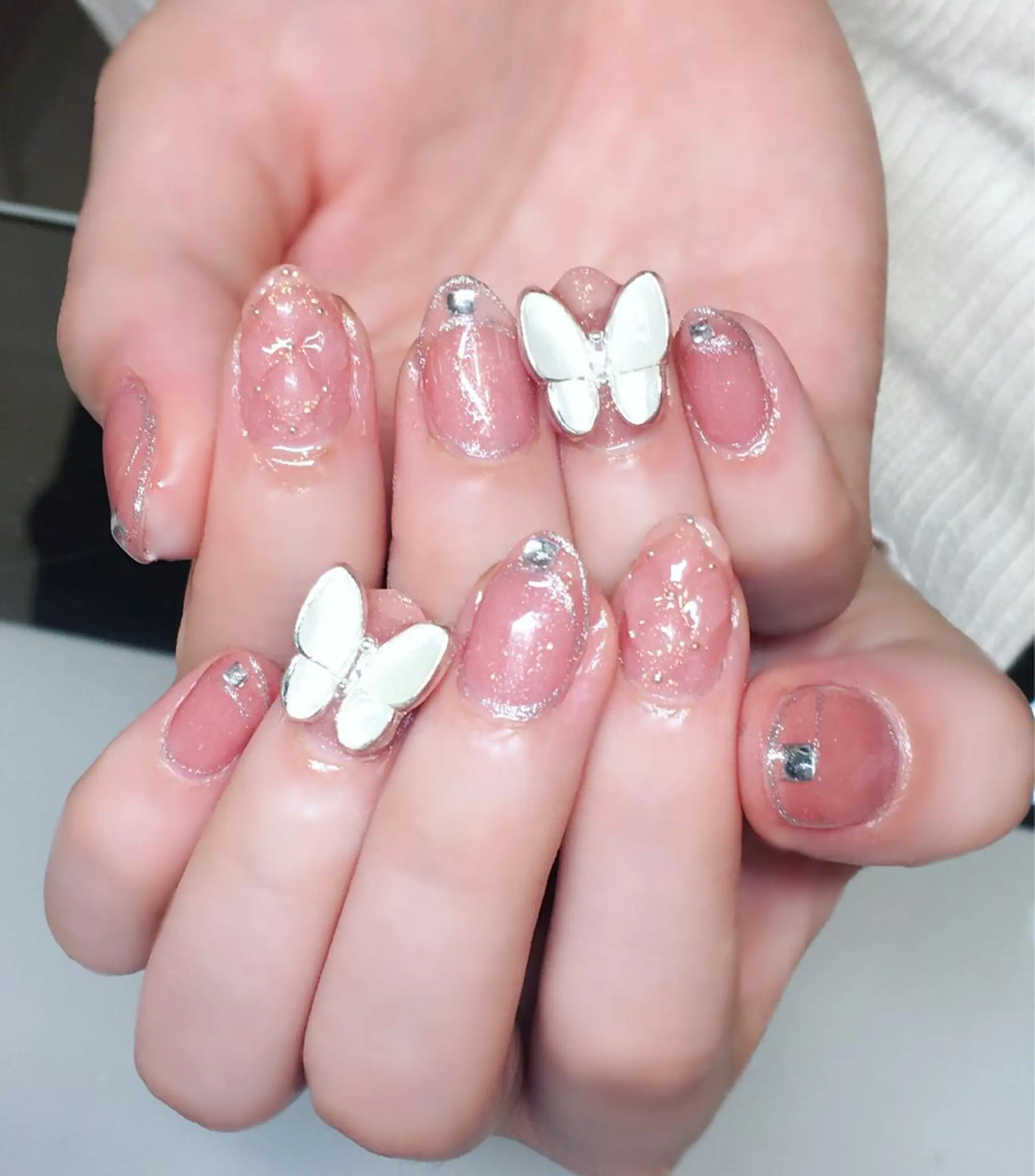 ネイル ジェルネイル キラキラネイル ワンホンネイル 冬ネイル Nyanco Nailのネイルデザイン
