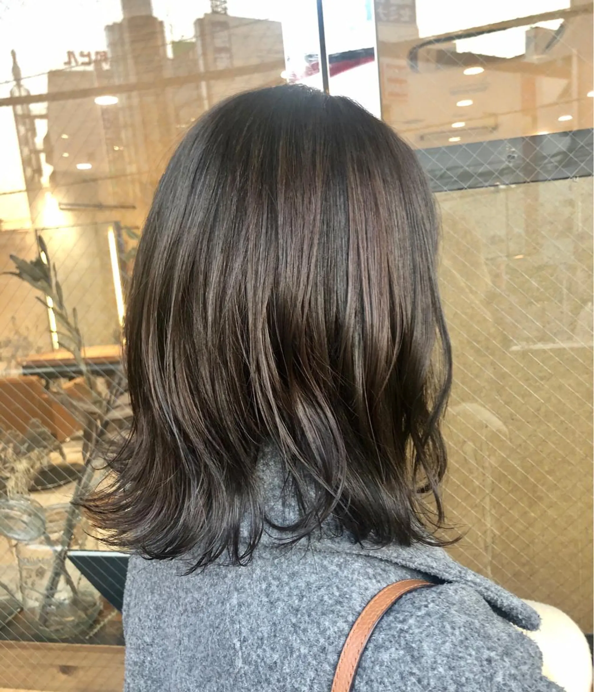 ミディアム カラー ボブレイヤー アッシュ オリーブアッシュ ボブ レイヤーカット bococa りんのヘアスタイル