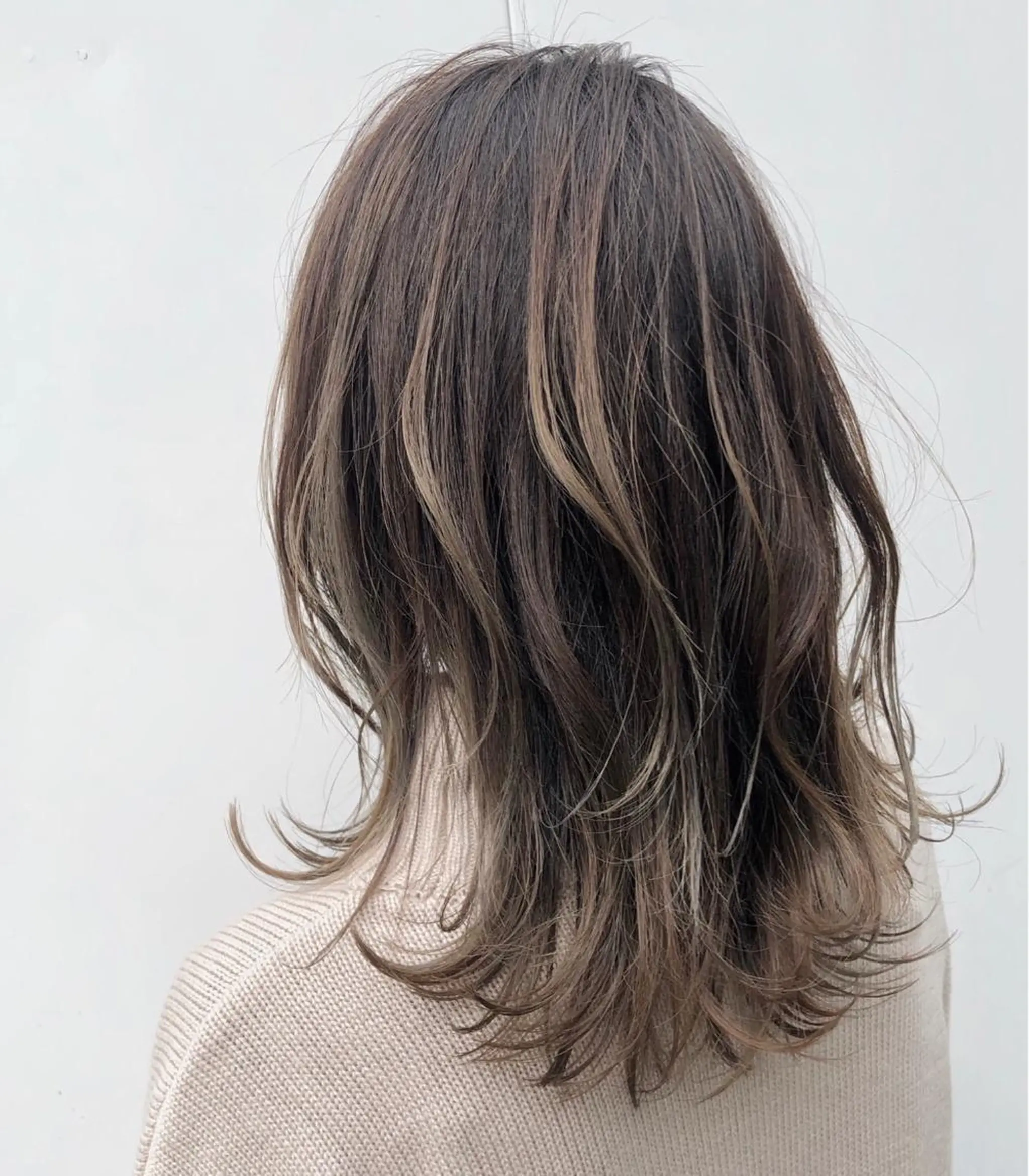 ミディアム カラー ヘアアレンジ バレイヤージュ 透明感カラー レイヤーカット AHNKISM AHNKISMのヘアスタイル