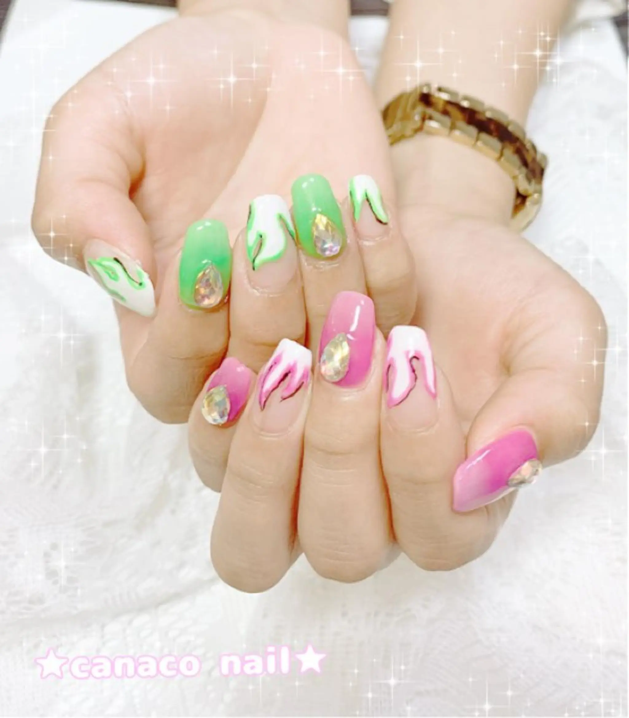 ネイル グラデーション ストーンネイル ハンドネイル ハンドケア Felice所属・ベテランネイル cnc  nailのネイルデザイン