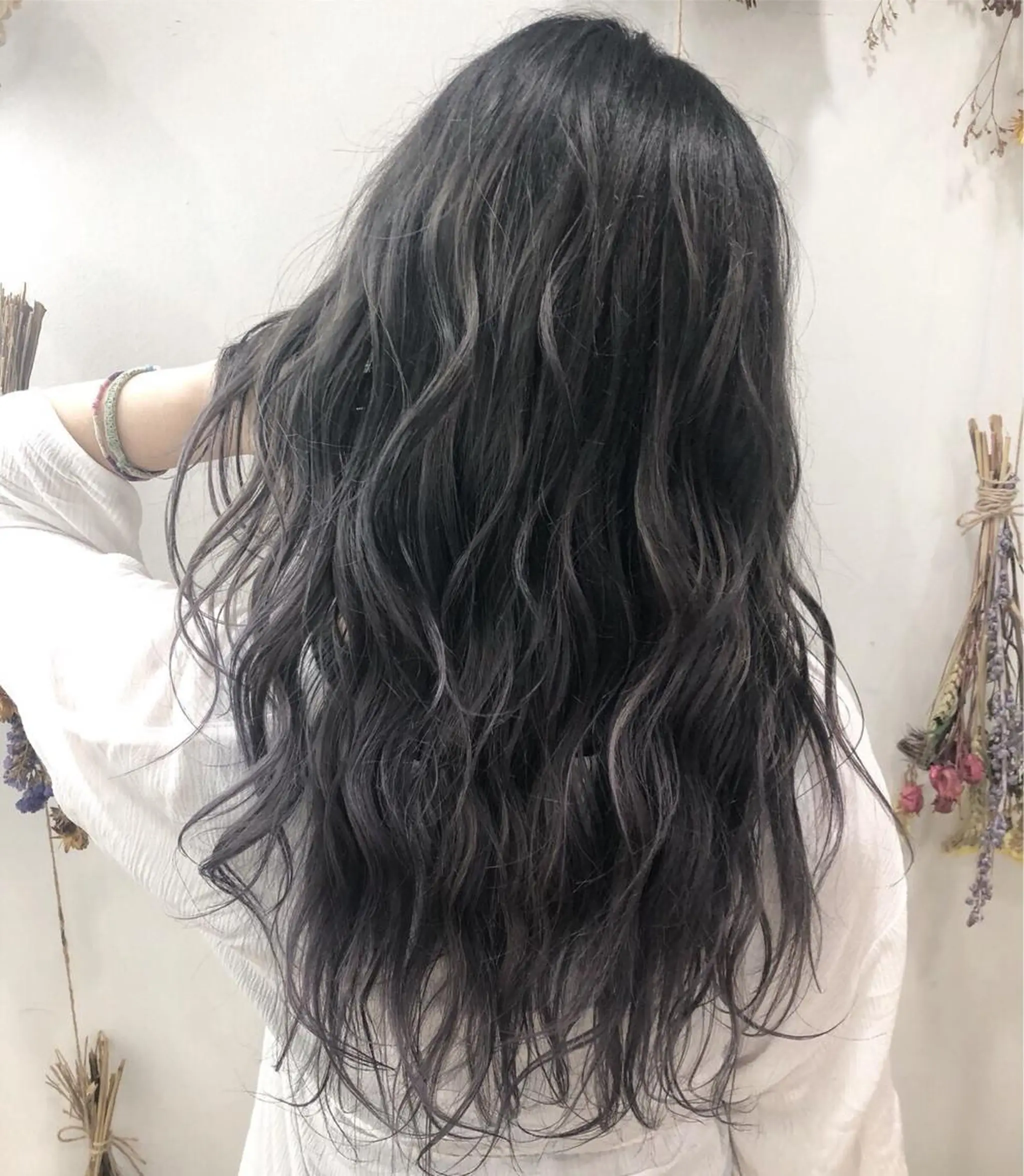 ロング 髪質改善 縮毛矯正 トリートメント 酸熱トリートメント ヘアカラー トリートメント コテ巻き風パーマ 河島恭平のヘアスタイル