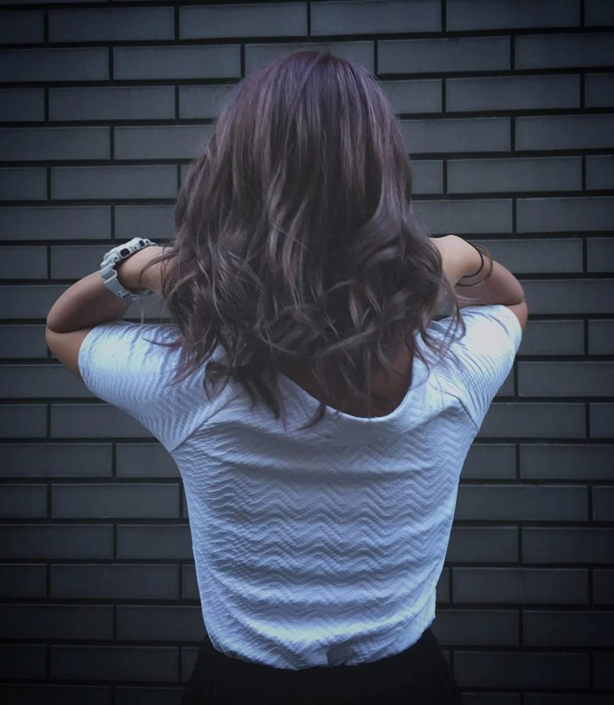 セミロング カラー ブリーチ、パーマ 西部笑のヘアスタイル