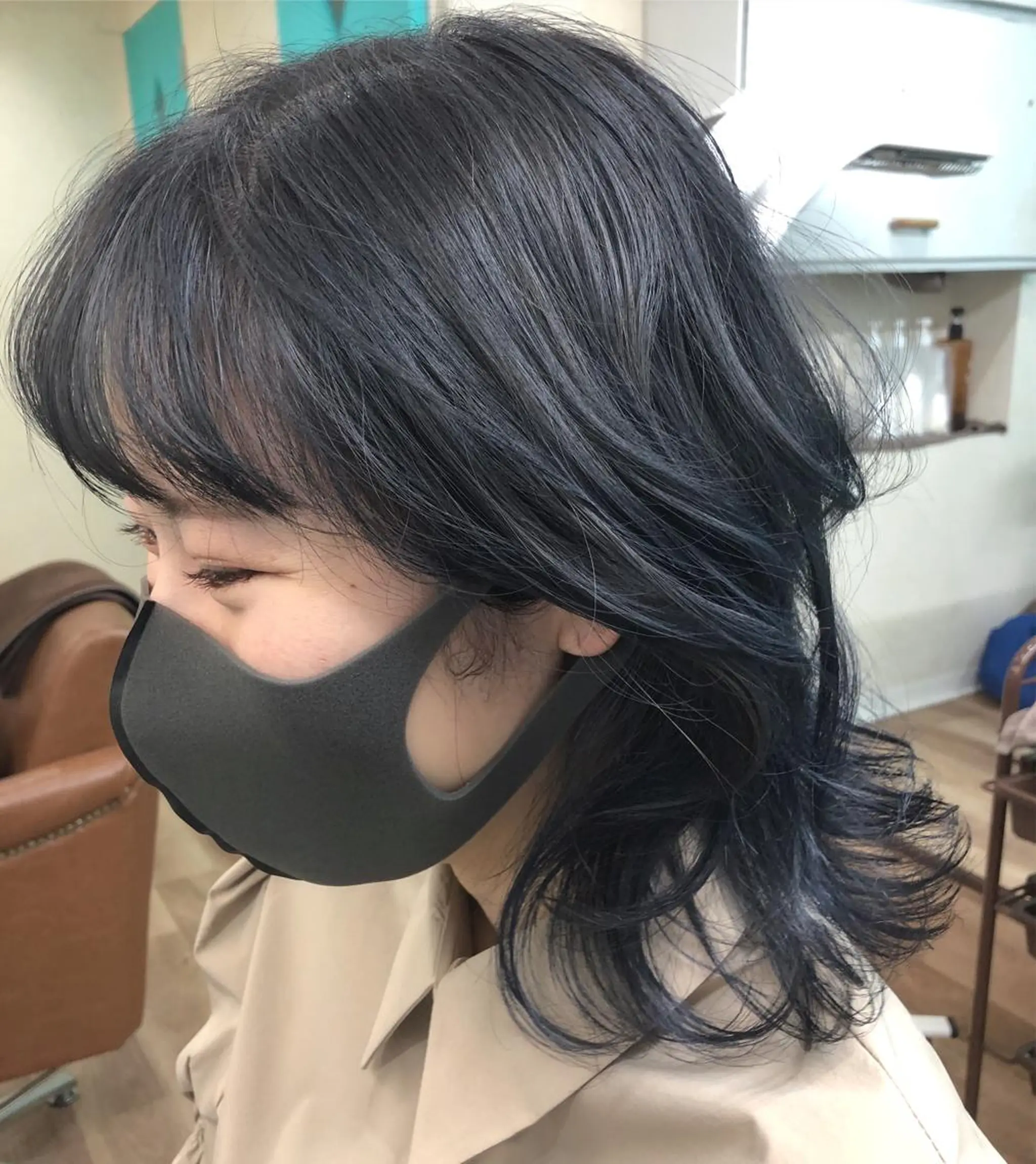 ミディアム カラー 黒髪 ブルーカラー ブルーブラック ヘアカラー トリートメント TOWA 野村　コウダイのヘアスタイル