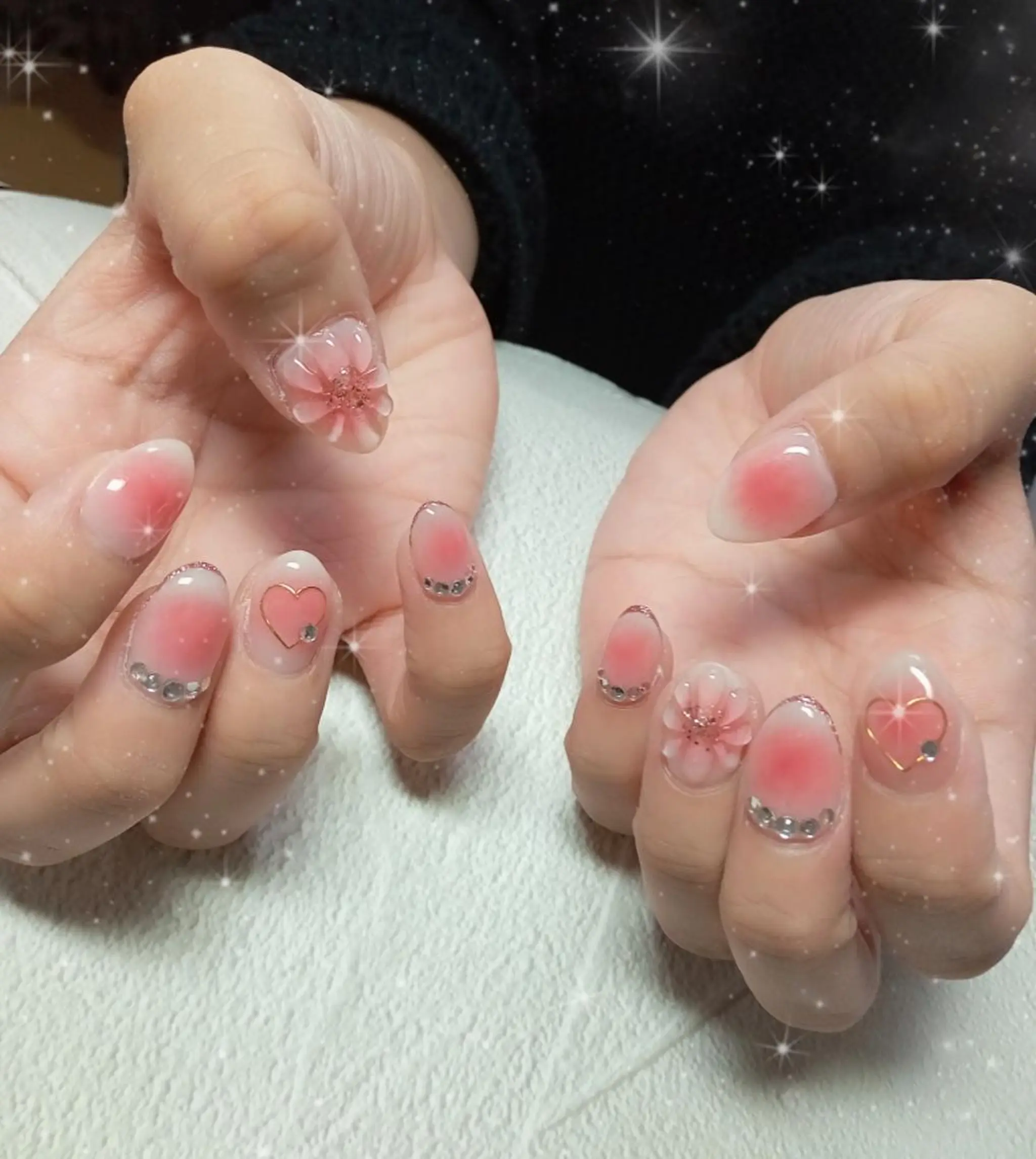 ネイル チークネイル フラワーネイル キラキラネイル 持ち込み ぷっくりネイル ハンドネイル flure de neige yukiのネイルデザイン