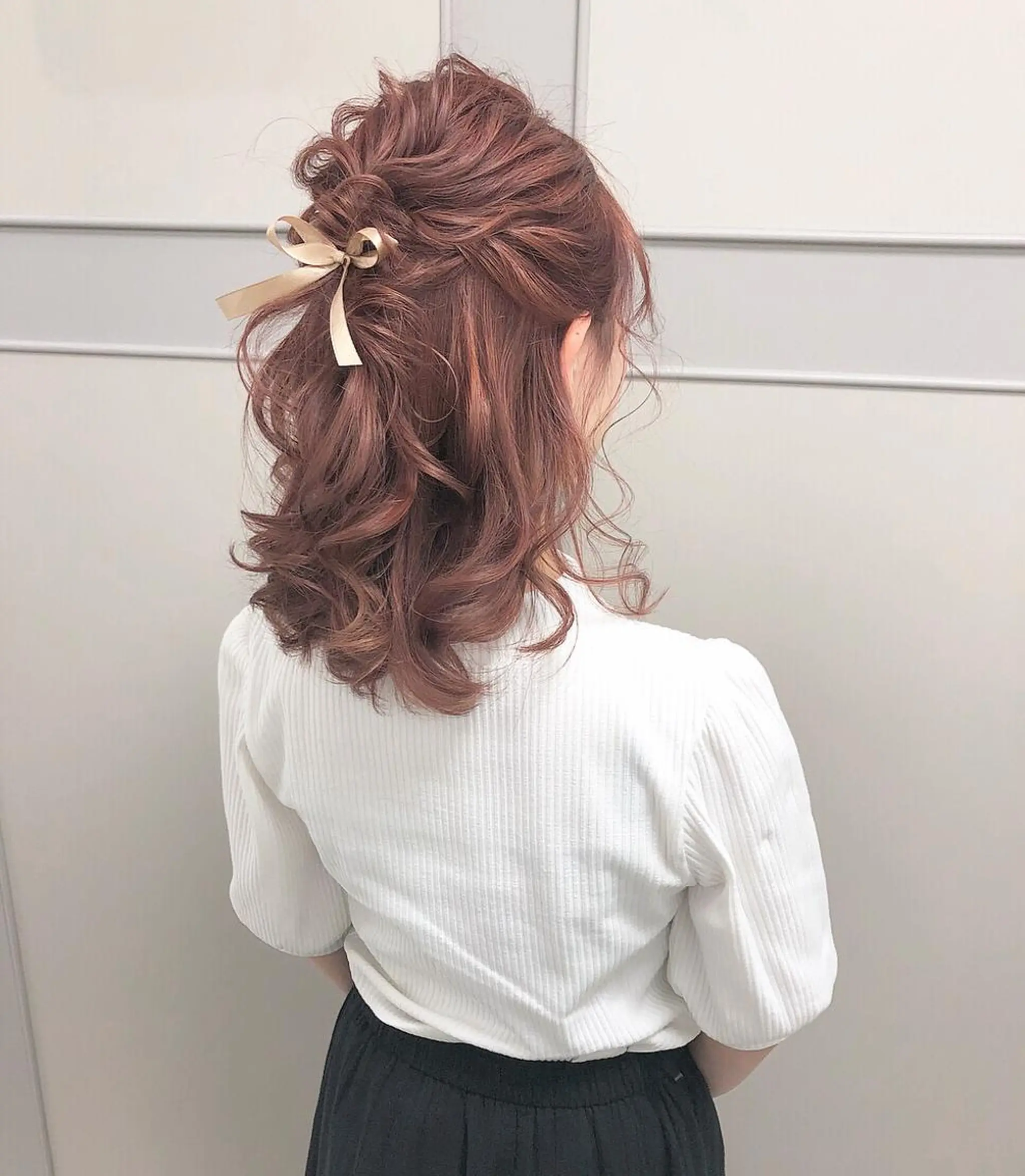 ミディアム カラー ヘアアレンジ ハーフアップ ピンクカラー autre所属・大久保 ひでなりのヘアスタイル
