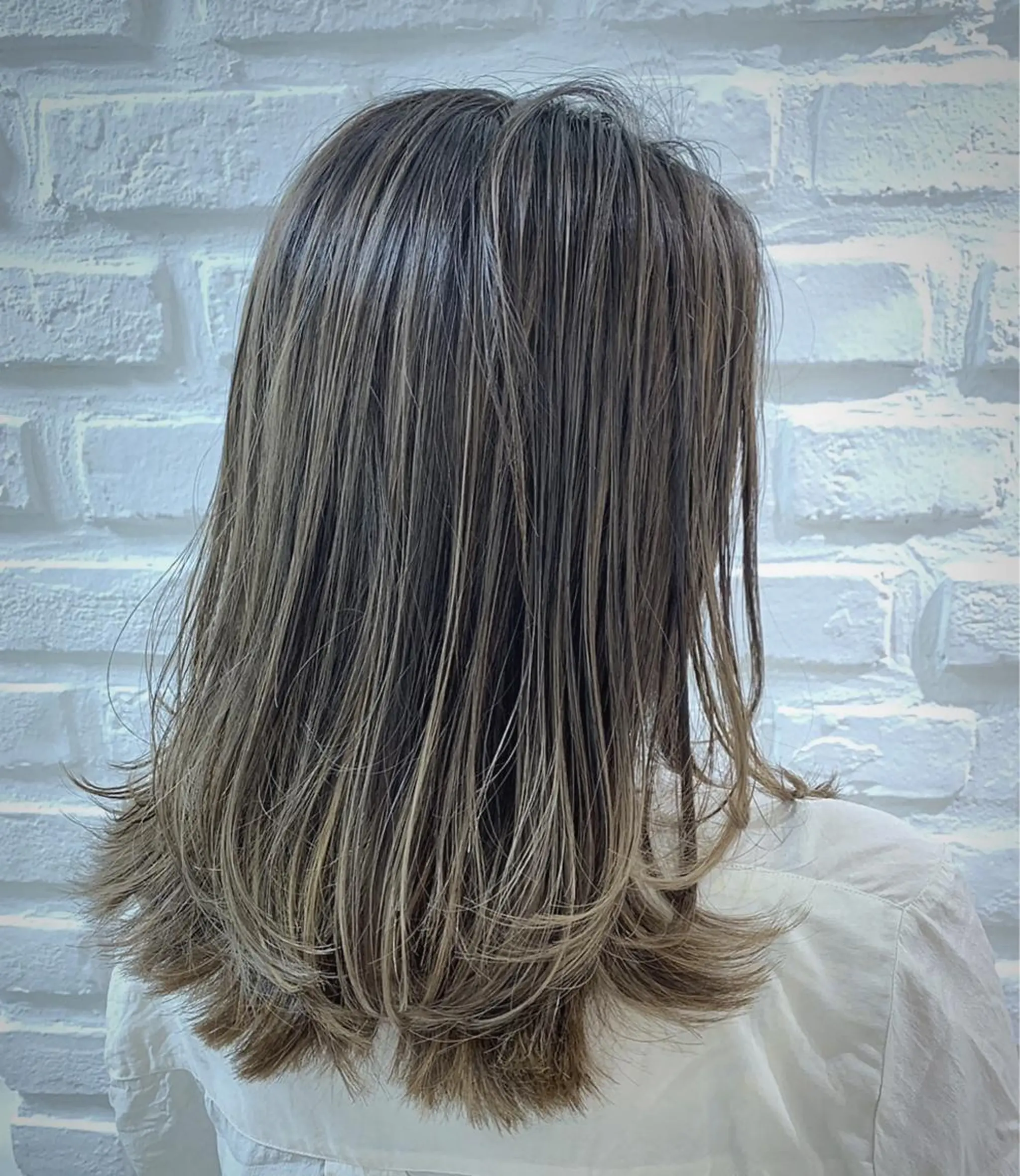 セミロング カラー ブリーチ グラデーションカラー ハイライトカラー ハイライト カット ヘアカラー トリートメント 【デザインカラー】 粥川佳日望のヘアスタイル