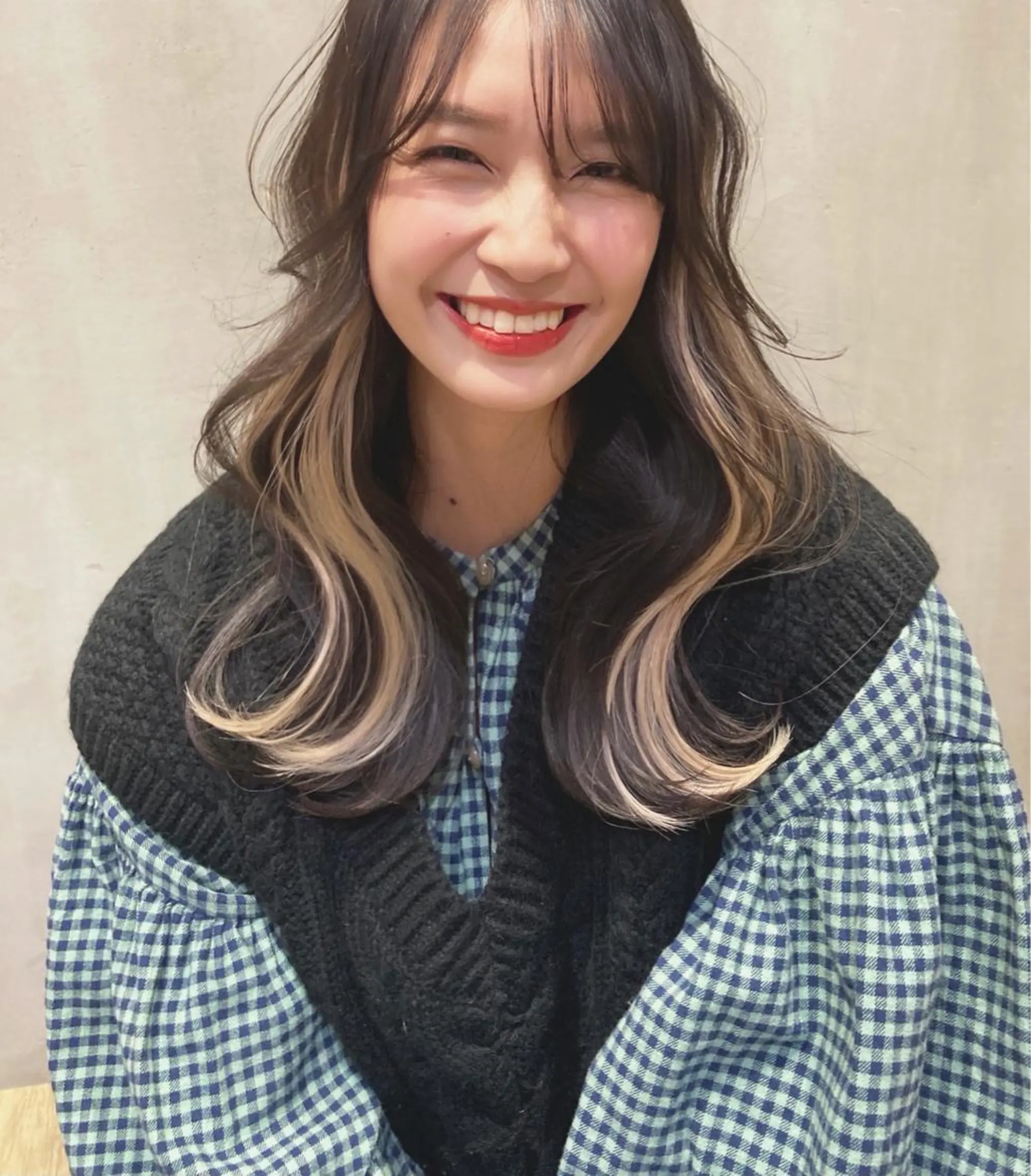 セミロング 白髪ぼかしハイライト ヘアアレンジのヘアスタイル