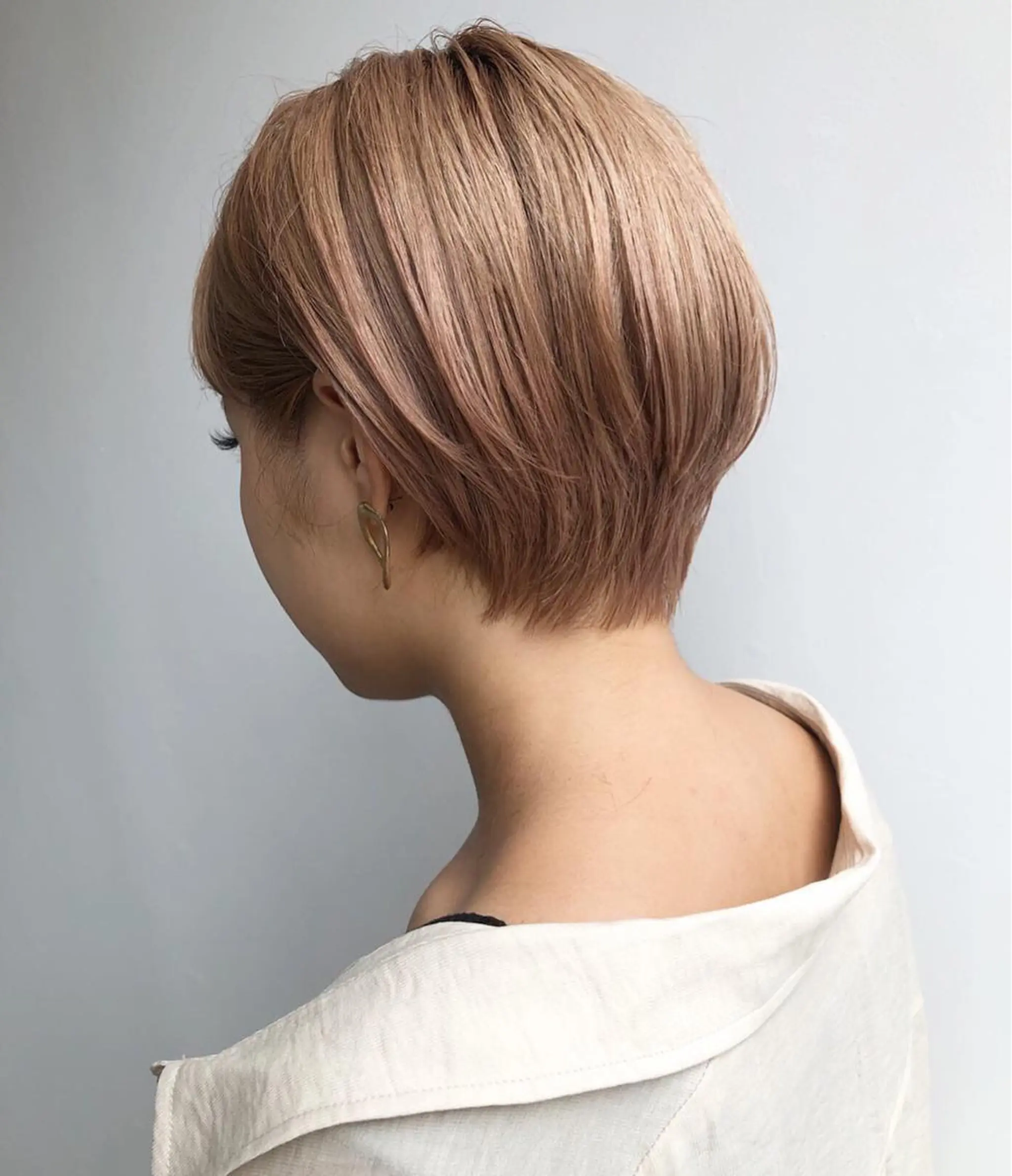 ショート カラー ベージュカラー ショートヘア THE DAY所属・AKI HASHIMOTOのヘアスタイル