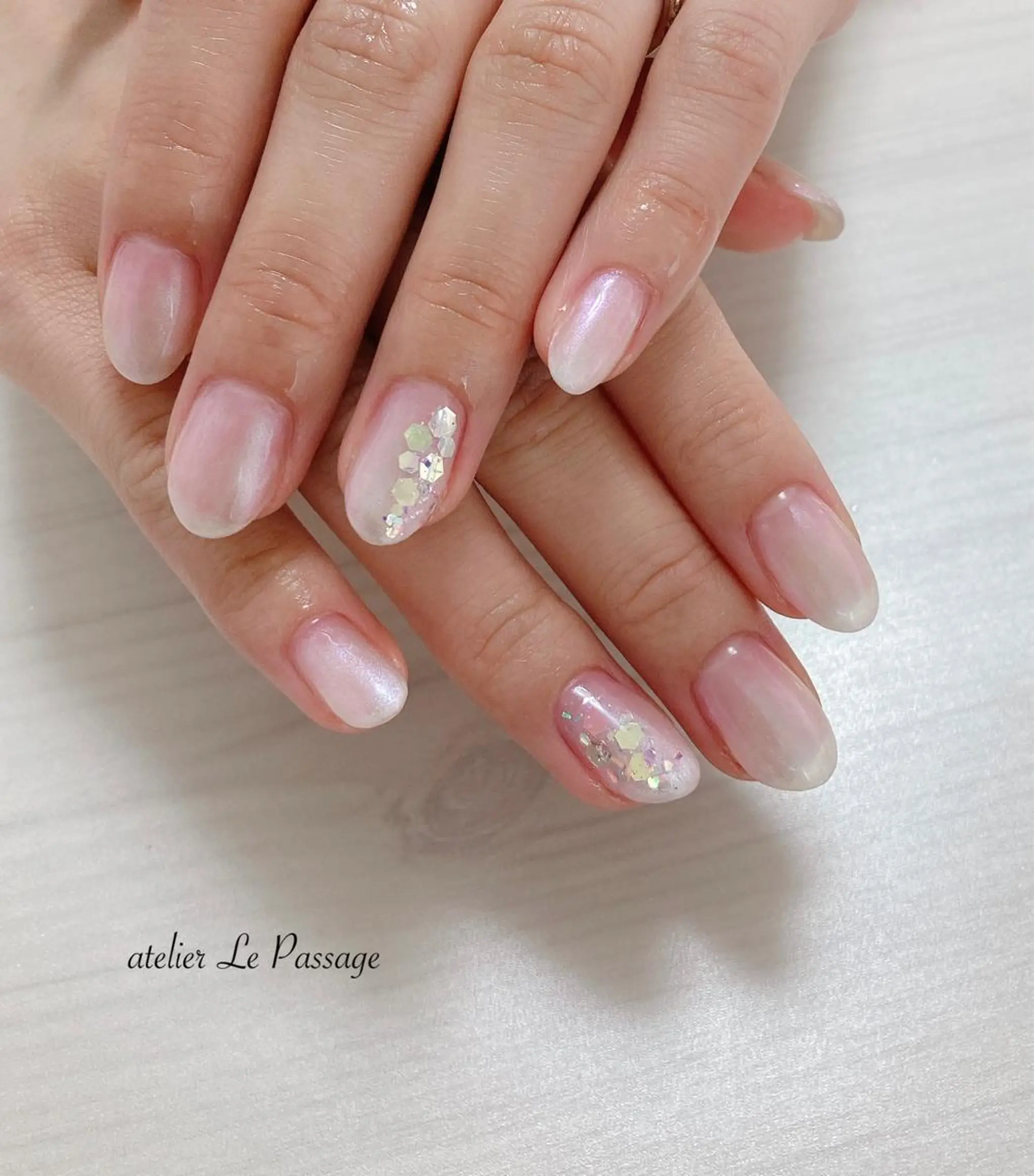 ネイル オーロラネイル ジェルネイル オフィスネイル パラジェル シンプルネイル Atelier Le Passage所属・h nakatsukaのネイルデザイン