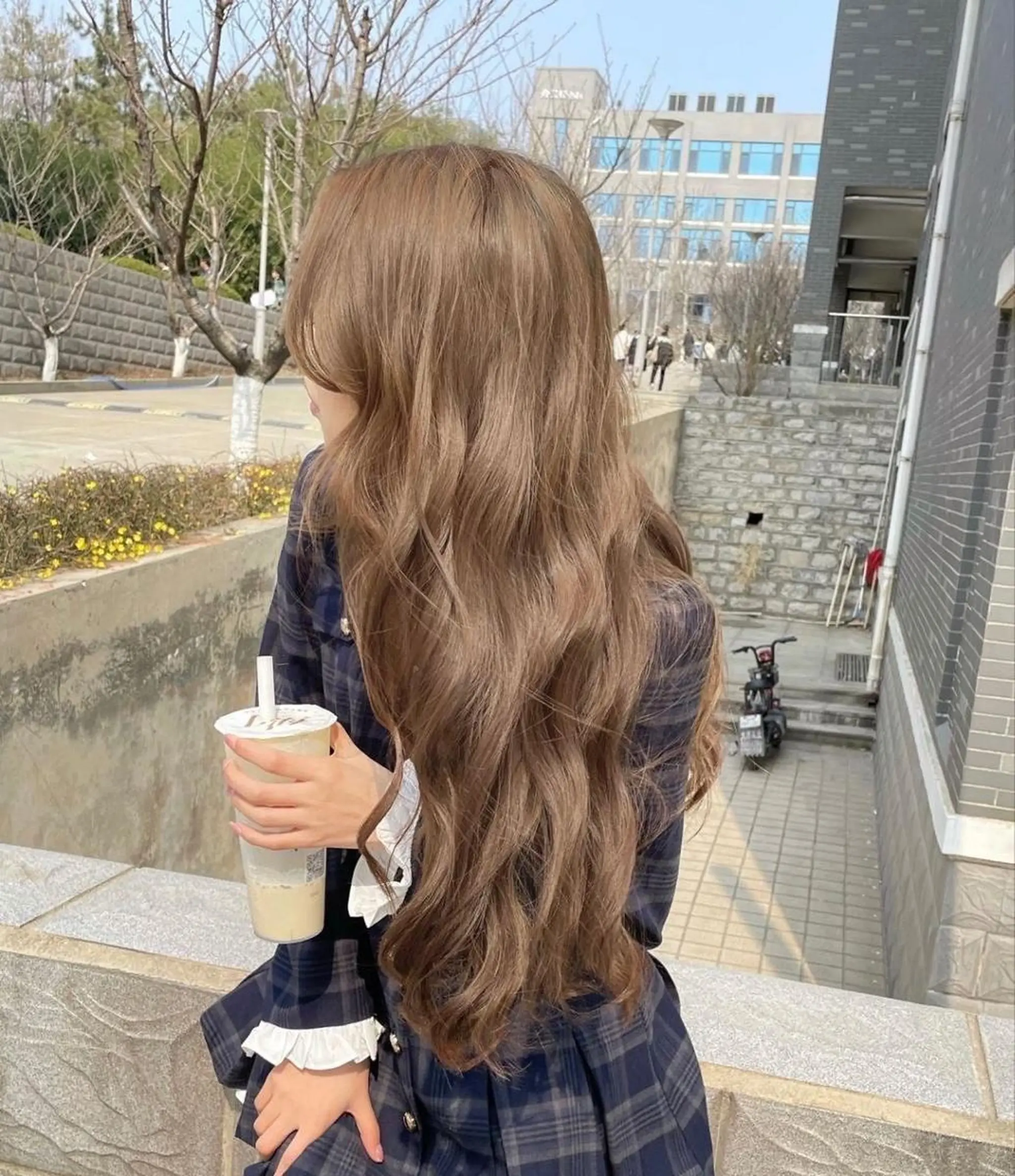 ロング カラー ヘアカラー ハイトーンカラー 🦄レイヤーカットのヘアスタイル