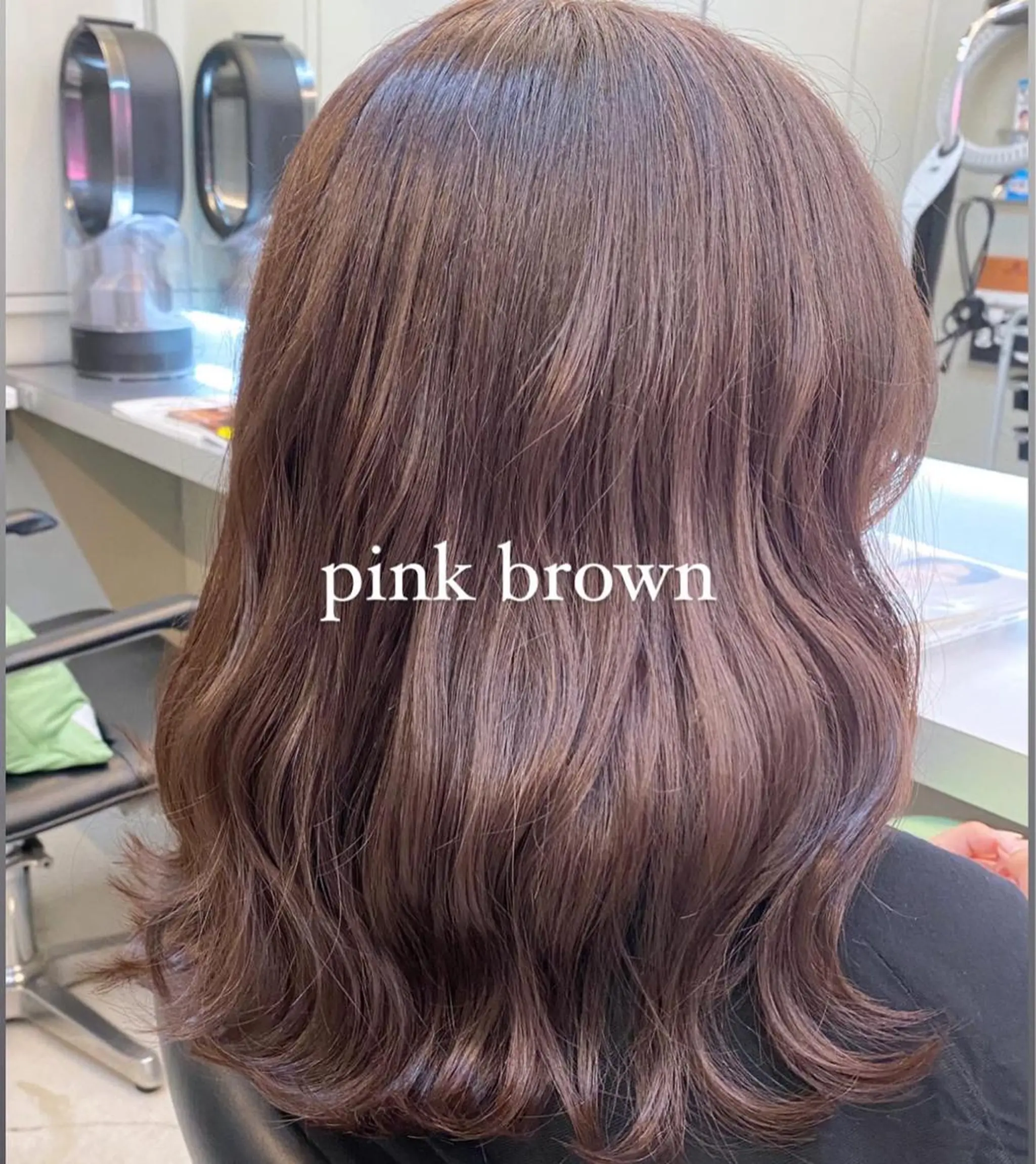ミディアム カラー 岡野 静華のヘアスタイル