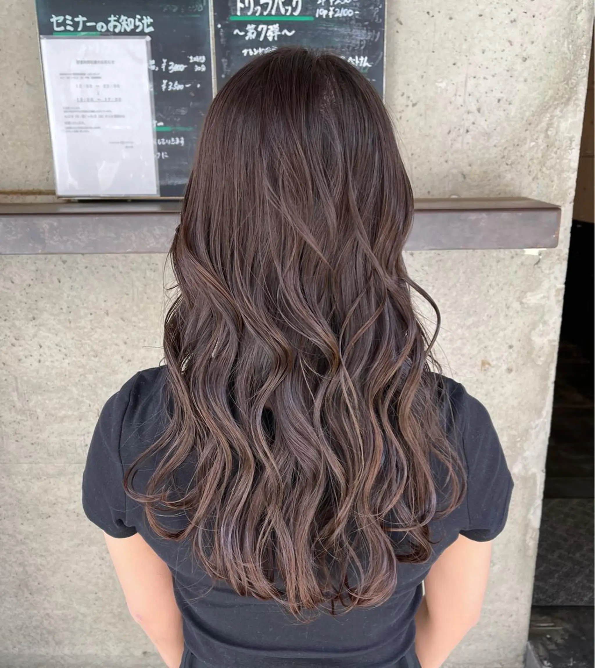ロング カラー アッシュ ベージュカラー トリートメント カット ヘアカラー 泉 堅也のヘアスタイル
