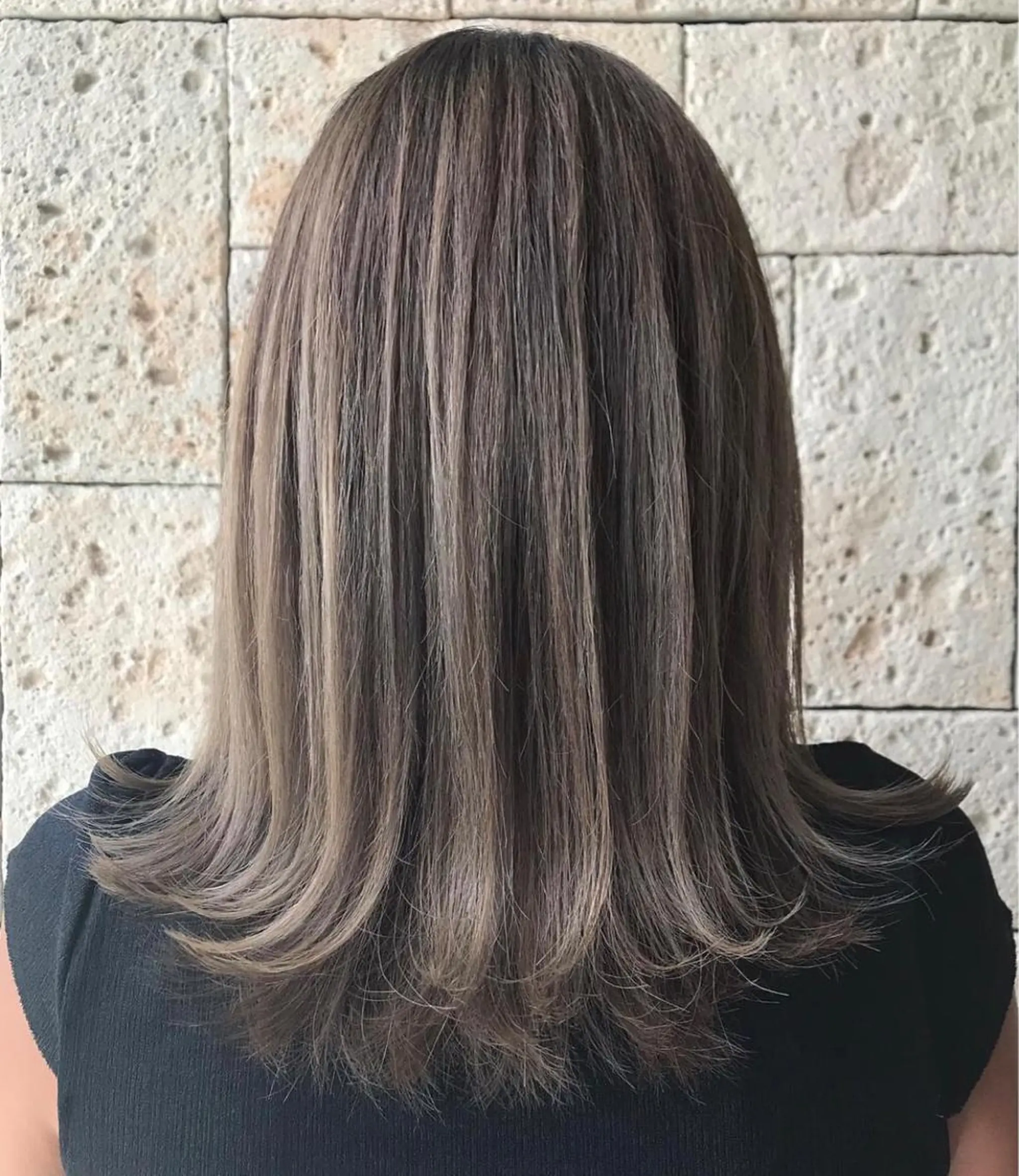ミディアム 切りっぱなしボブ ボブ ハイライト 小塚 和眞のヘアスタイル