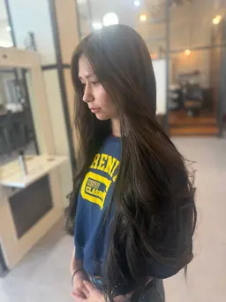 🩷ワンカラー+超音波トリートメント🩷 艶のあるcolorトリートメントすることで髪の質感変わります✨️