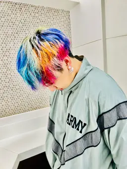 メンズデザインカラー💫　部分カラー、バングカラー、ハイライト、派手髪スタイル。　写真完全再現🙆‍♂️