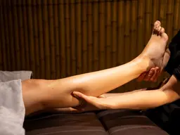 足裏マッサージ (足裏+太もも+ふくらはぎ)  60分コース★