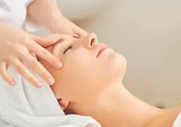 【初回】頭と顔のスッキリコース◇ デコルテ+フェイシャル+ヘッドスパ《90分コース》通常価格¥13,000→¥8,000