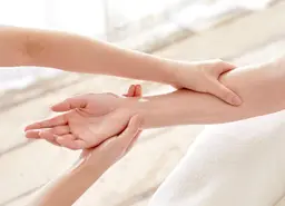 🌷4月限定モニター募集🌷 【腕​〜​首デコルテ】スウェディッシュマッサージお試し30分