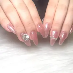 {🌙🪄ネイルシンプルコース💘}ワンカラーに片手2本ずつまでのアートやパーツのせ✨持ち込みデザインOK!