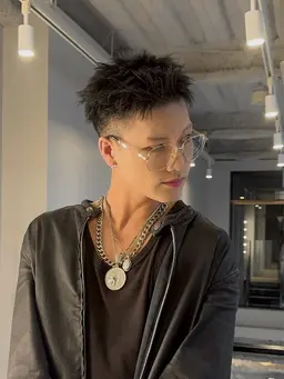 【 20% off 】メンズカット+ 眉カット + マイクロバブル