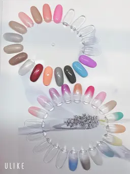 予約リクエスト受付。4/16、17、19、20 11時〜18時の施術限定。オフ無ハンドモデル。ラメ、カラグラ、ワンカラー