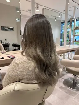 【最強ハイトーン】ブリーチ2回+オンカラー¥16900土日祝+2200円