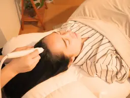 【濡れない頭皮洗浄15分+ドライヘッドスパ60分♪】匂いやベタつき対策に!