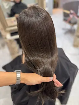 韓国女性のような艶感あふれるスタイルへ🇰🇷【韓国カット / 水光髪質クリニック / 水光髪カラー】